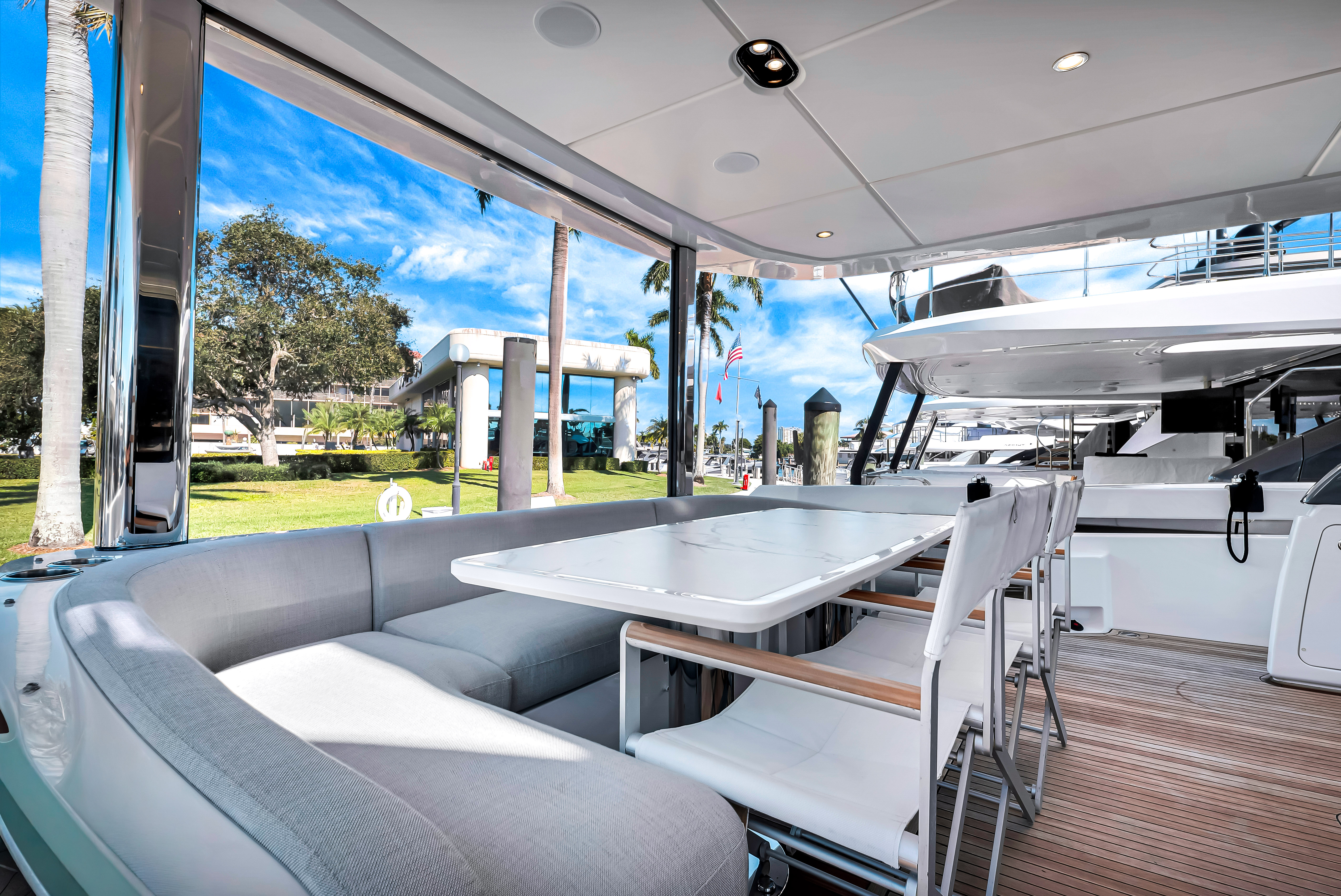 80ft Azimut 78 fly (2024) yacht rental Miami - stern swim platform with water access for snorkeling