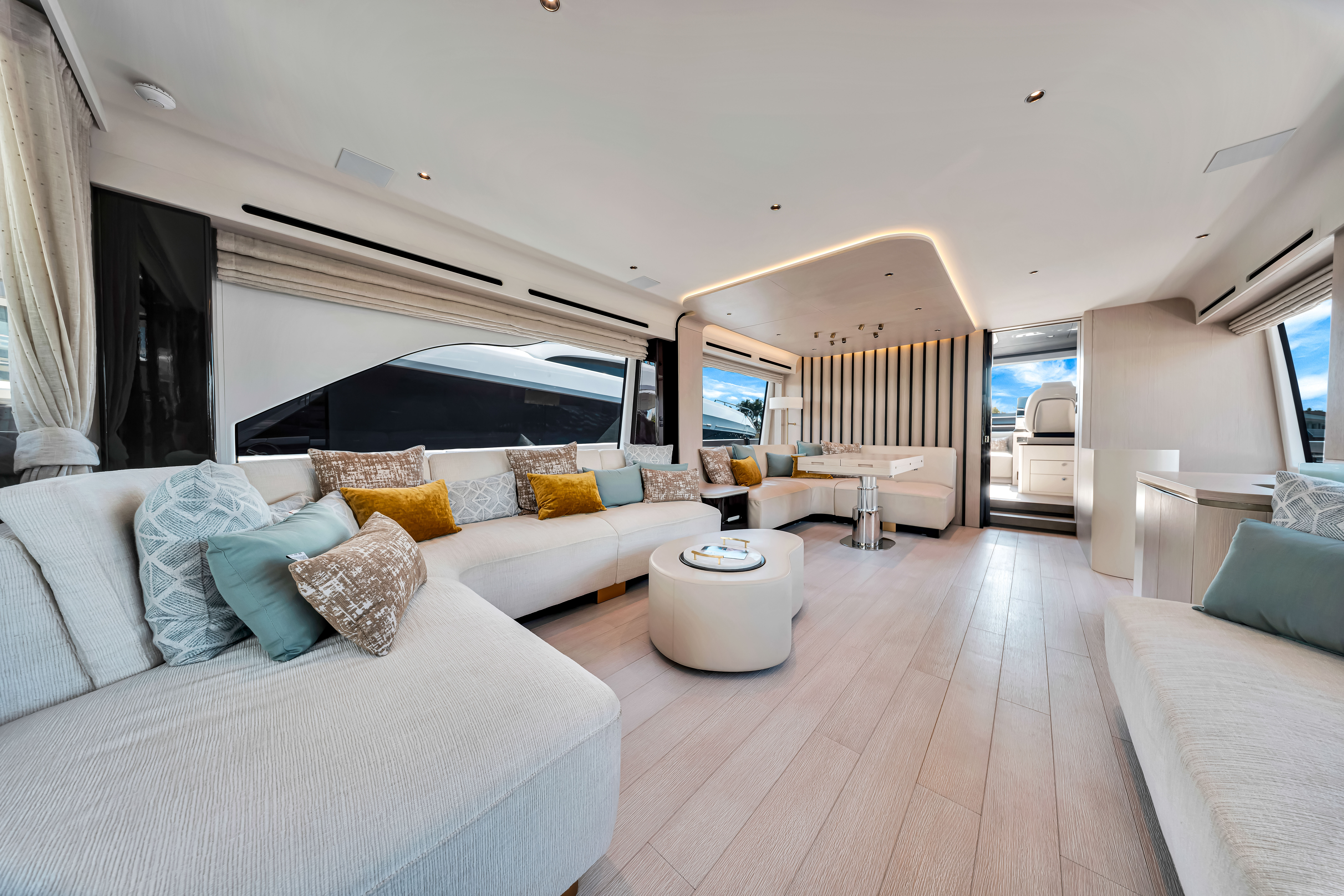 80ft Azimut 78 fly (2024) yacht rental Miami - flybridge with panoramic views of Miami skyline
