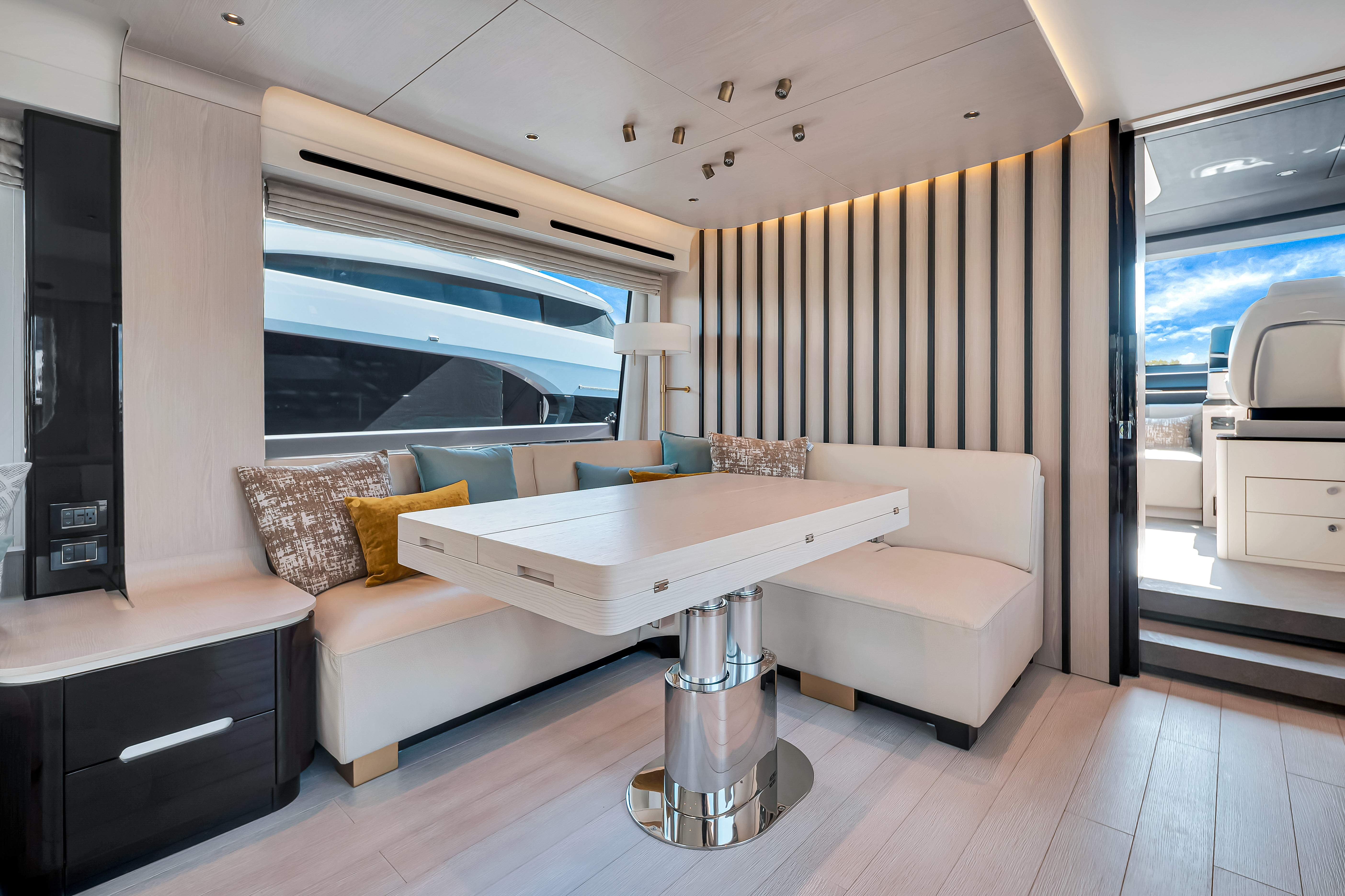 80ft Azimut 78 fly (2024) yacht rental Miami - stern swim platform with water access for snorkeling