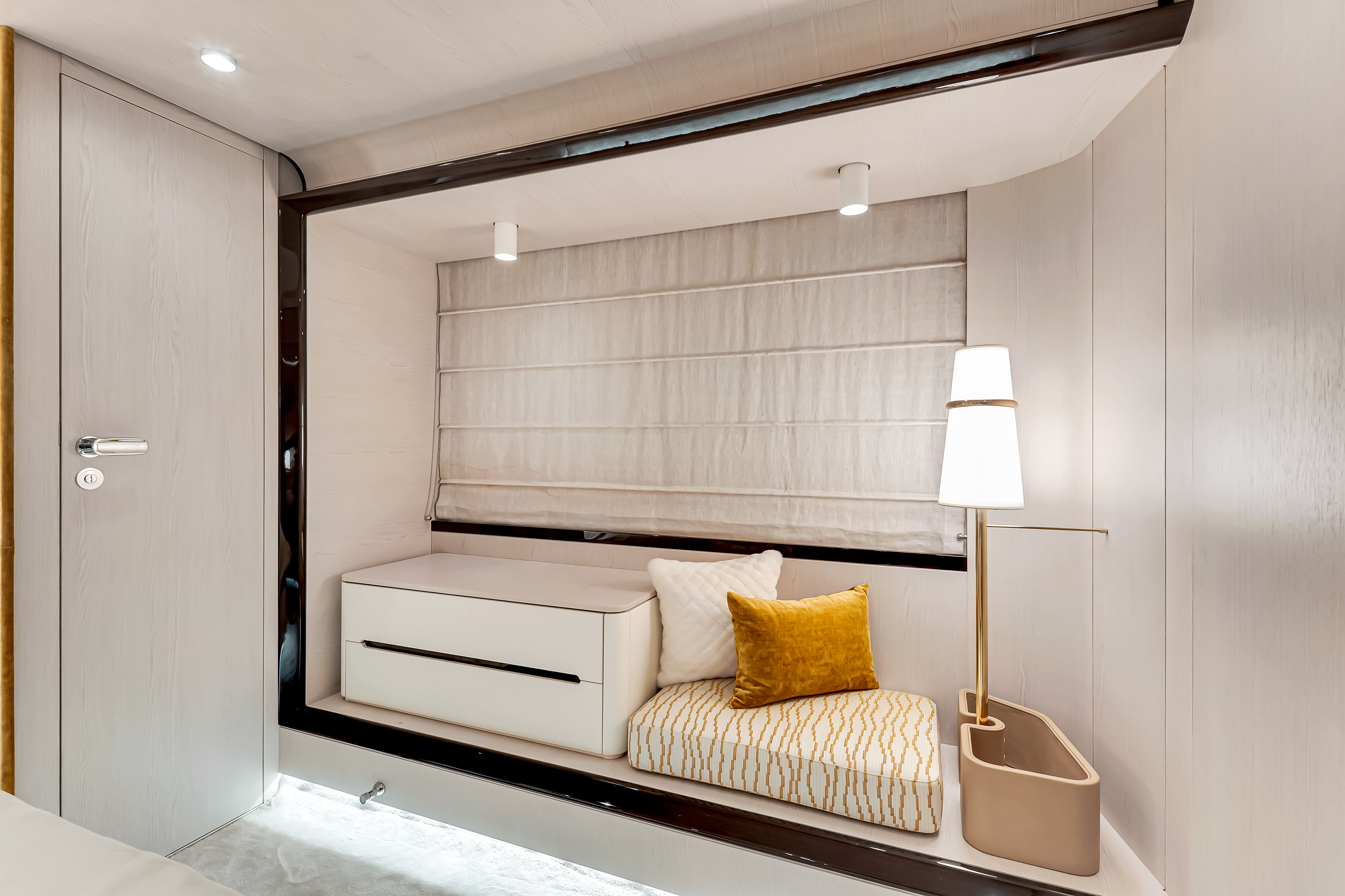 80ft Azimut 78 fly (2024) yacht rental Miami - flybridge with panoramic views of Miami skyline