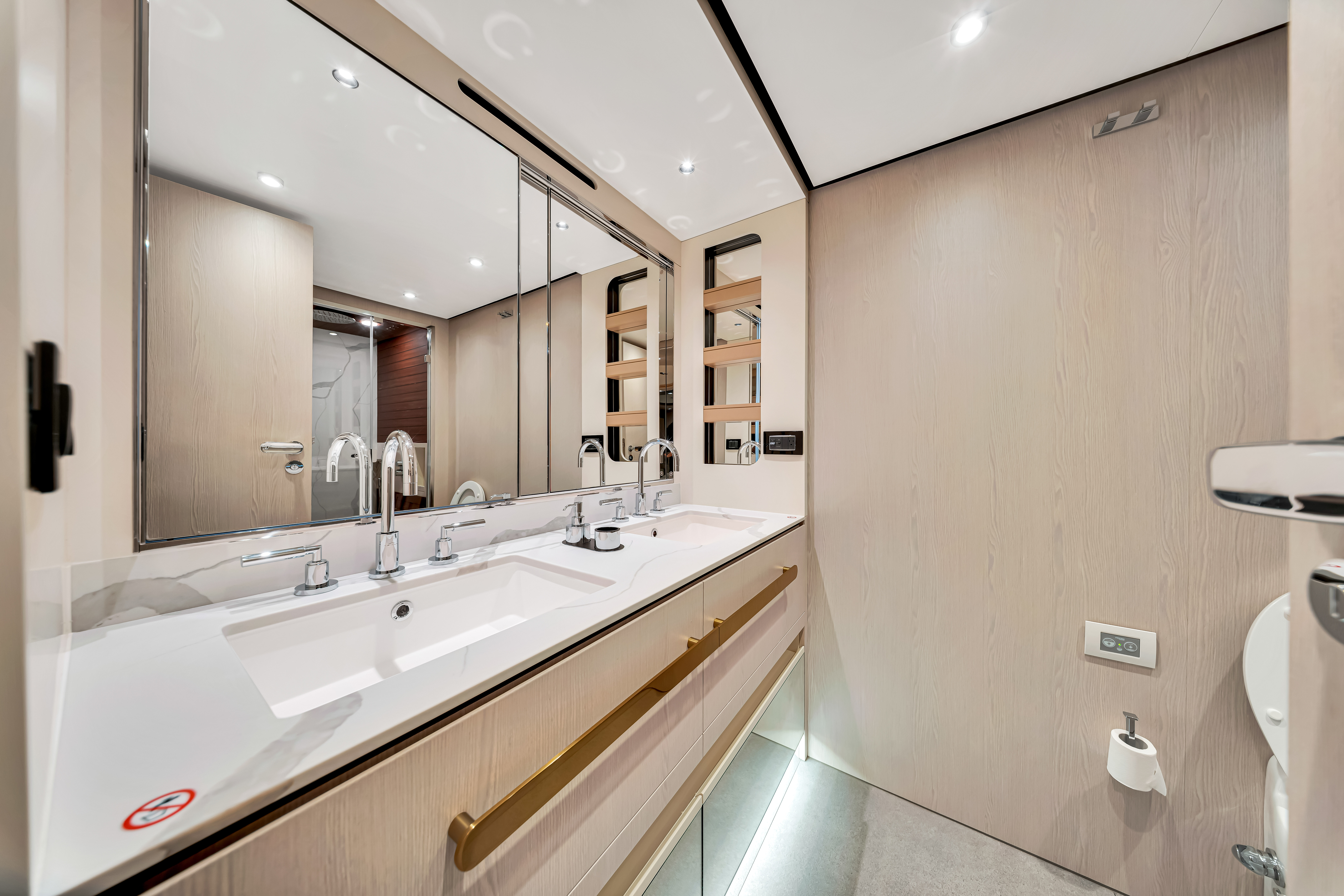 80ft Azimut 78 fly (2024) yacht rental Miami - bow seating area perfect for sunbathing and relaxation