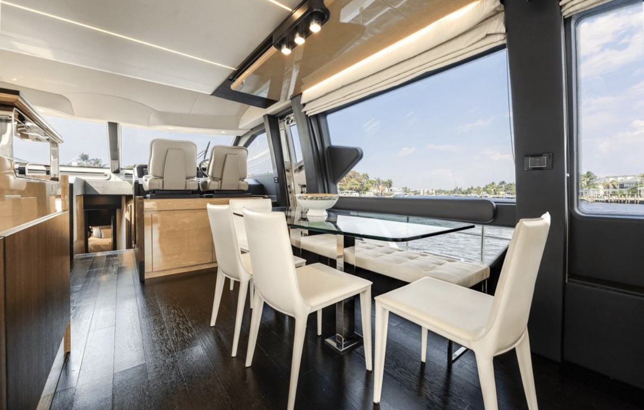 75ft Azimut SR yacht rental Miami - stern swim platform with water access for snorkeling