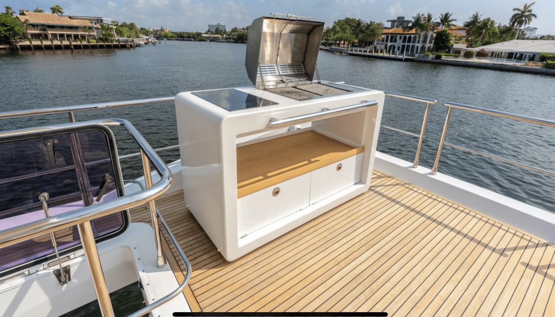 75ft Azimut SR yacht rental Miami - spacious deck area ideal for sunset cruises and bachelorette parties