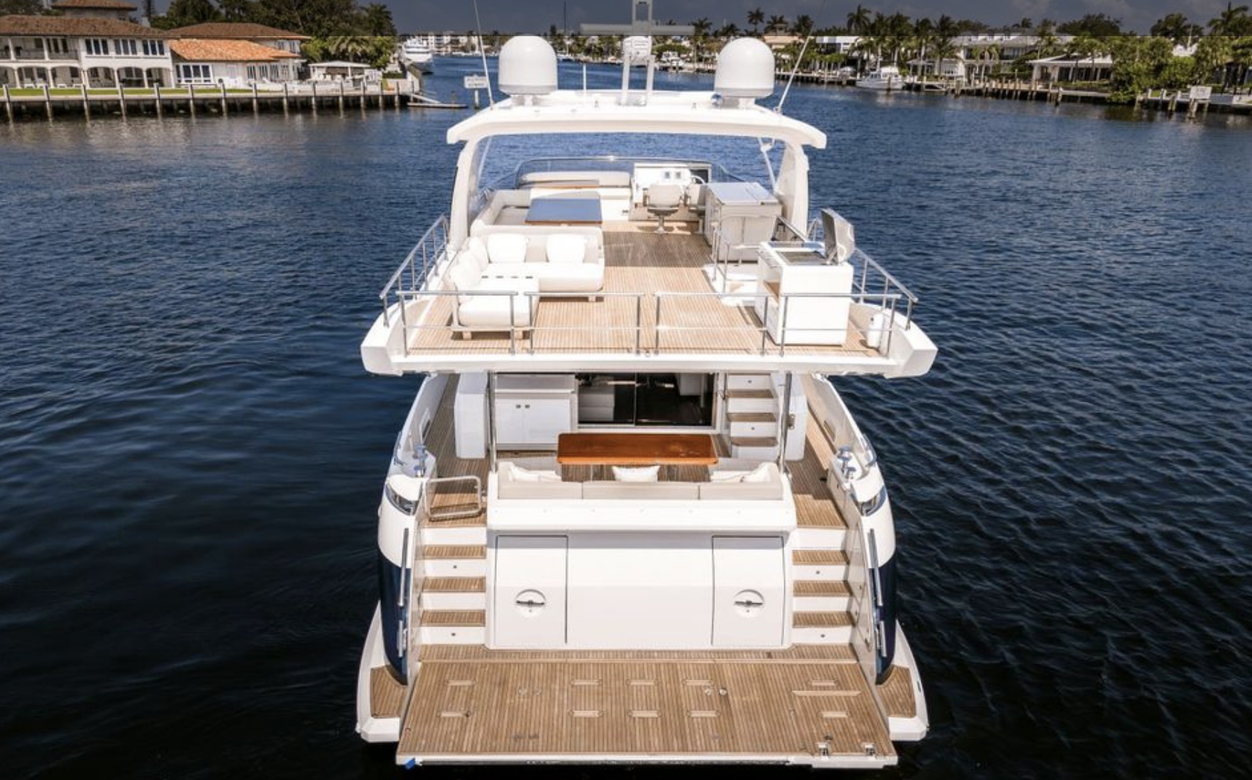 75ft Azimut SR yacht rental Miami - premium amenities and entertainment system