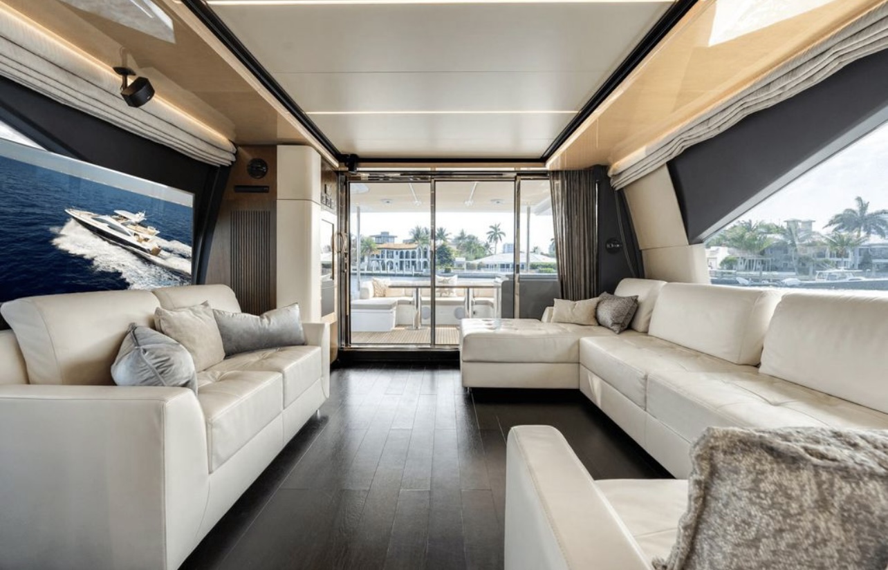 75ft Azimut SR yacht rental Miami - premium amenities and entertainment system