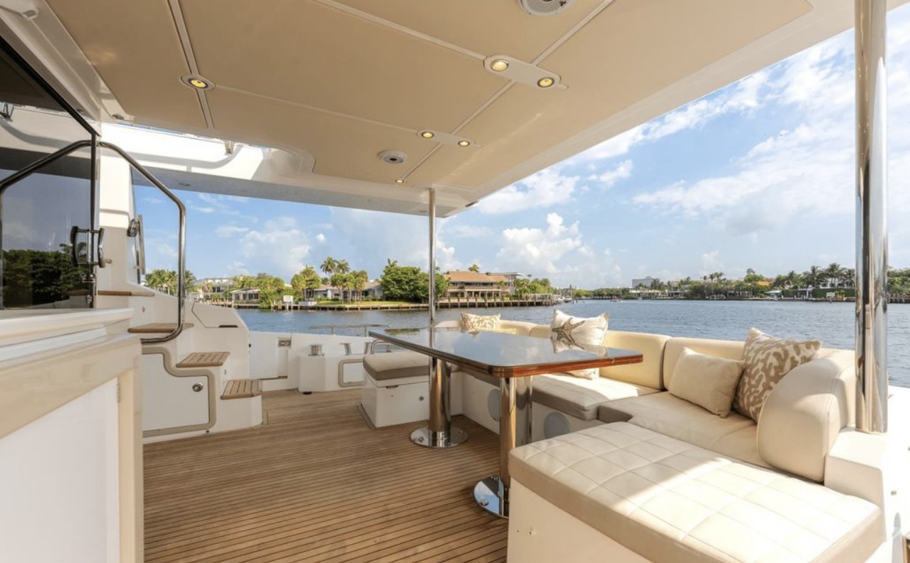 75ft Azimut SR yacht rental Miami - navigation bridge and helm station