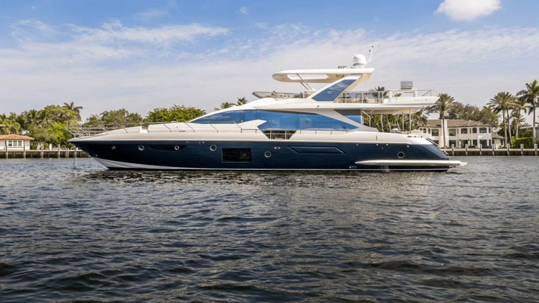 75ft Azimut SR luxury yacht charter Miami - exterior view perfect for parties and celebrations