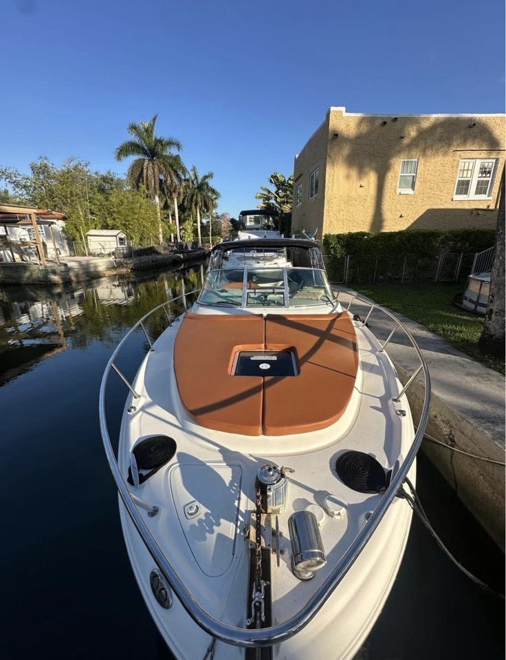 35ft Searay yacht rental Miami - bow seating area perfect for sunbathing and relaxation