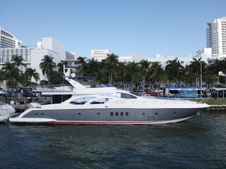 105ft Azimut yacht rental Miami - flybridge with panoramic views of Miami skyline