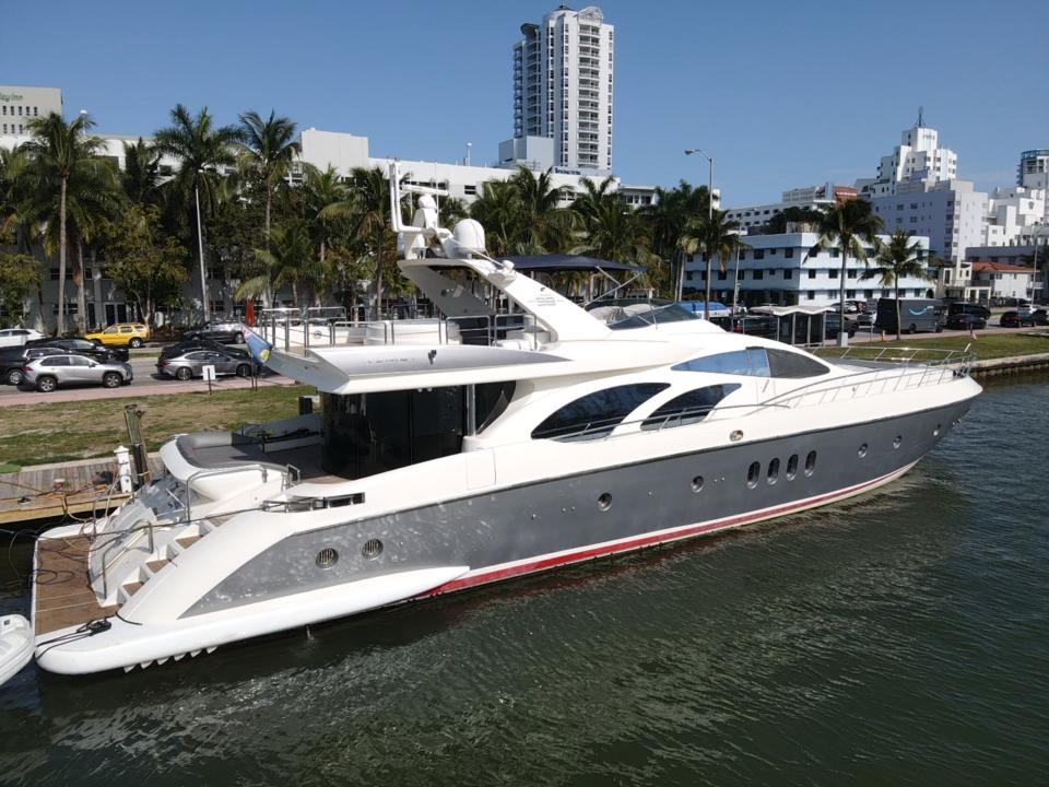 105ft Azimut yacht rental Miami - bow seating area perfect for sunbathing and relaxation