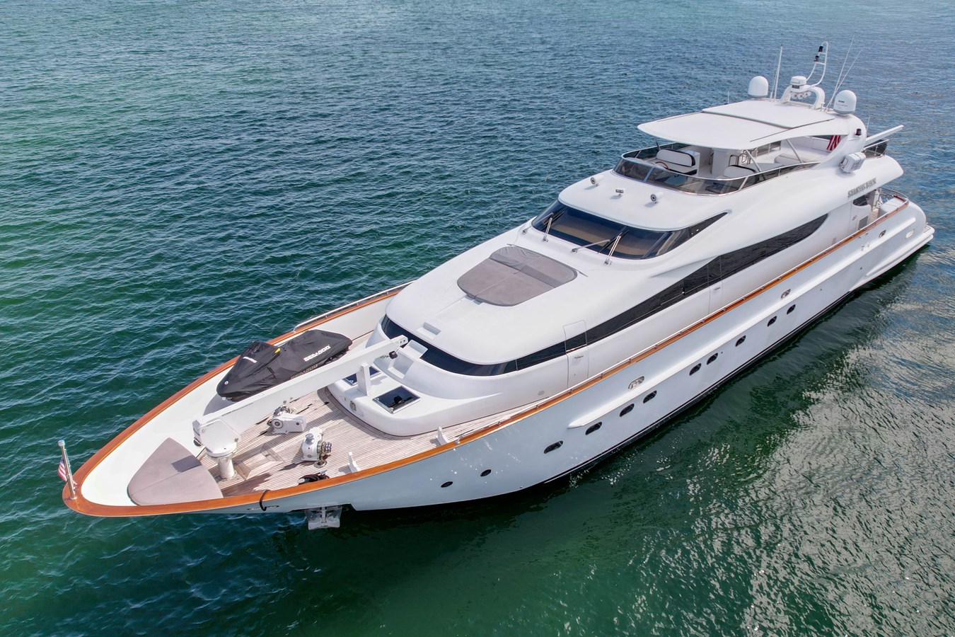 115ft Maiora yacht rental Miami - flybridge with panoramic views of Miami skyline