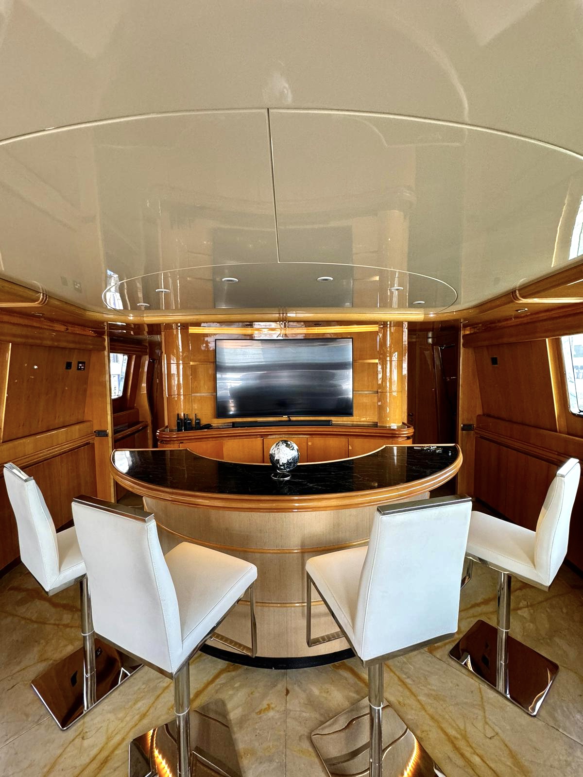 115ft Maiora yacht rental Miami - stern swim platform with water access for snorkeling