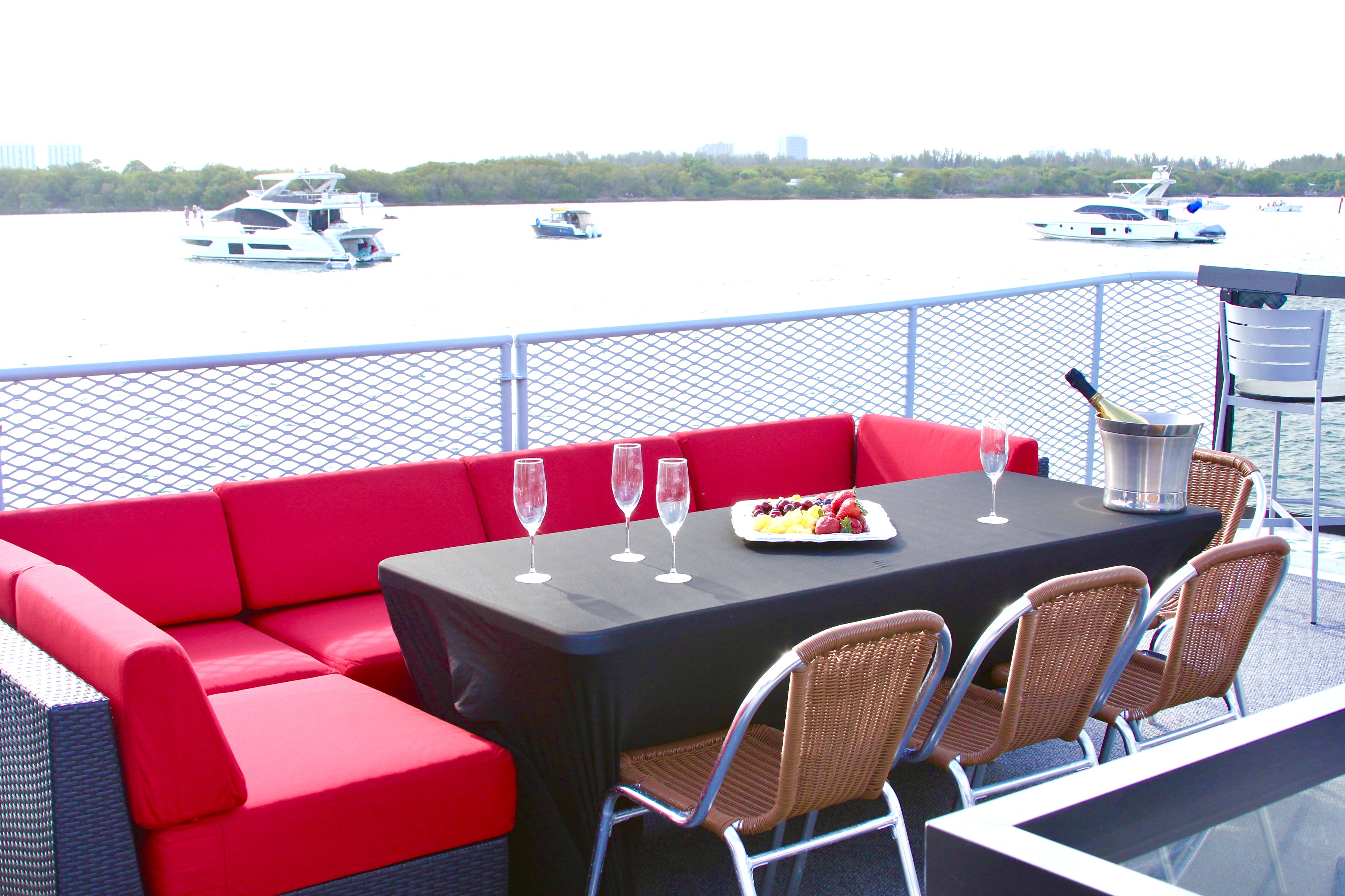 115ft Upus yacht rental Miami - premium amenities and entertainment system