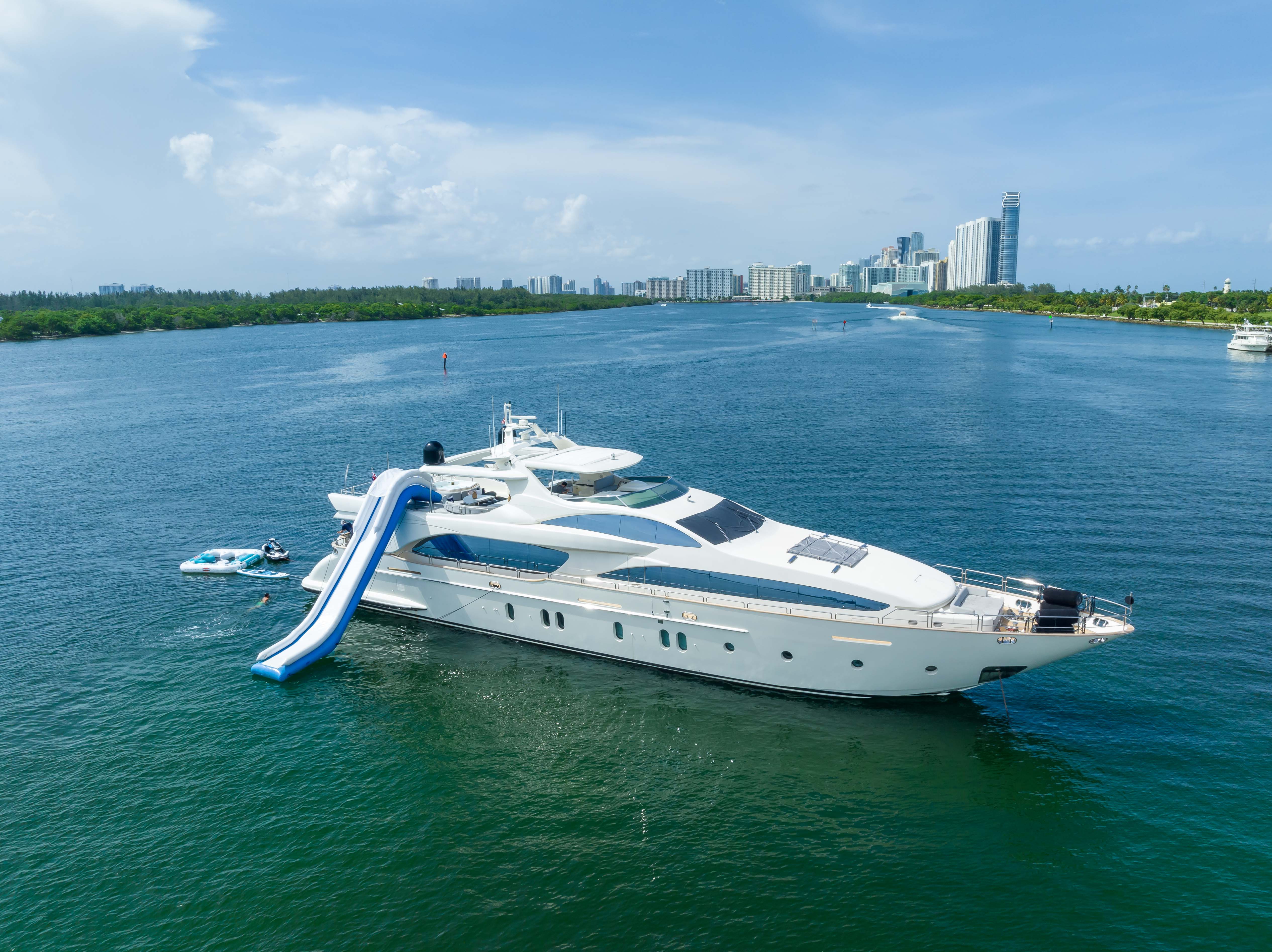 116ft Azimut yacht rental Miami - bow seating area perfect for sunbathing and relaxation