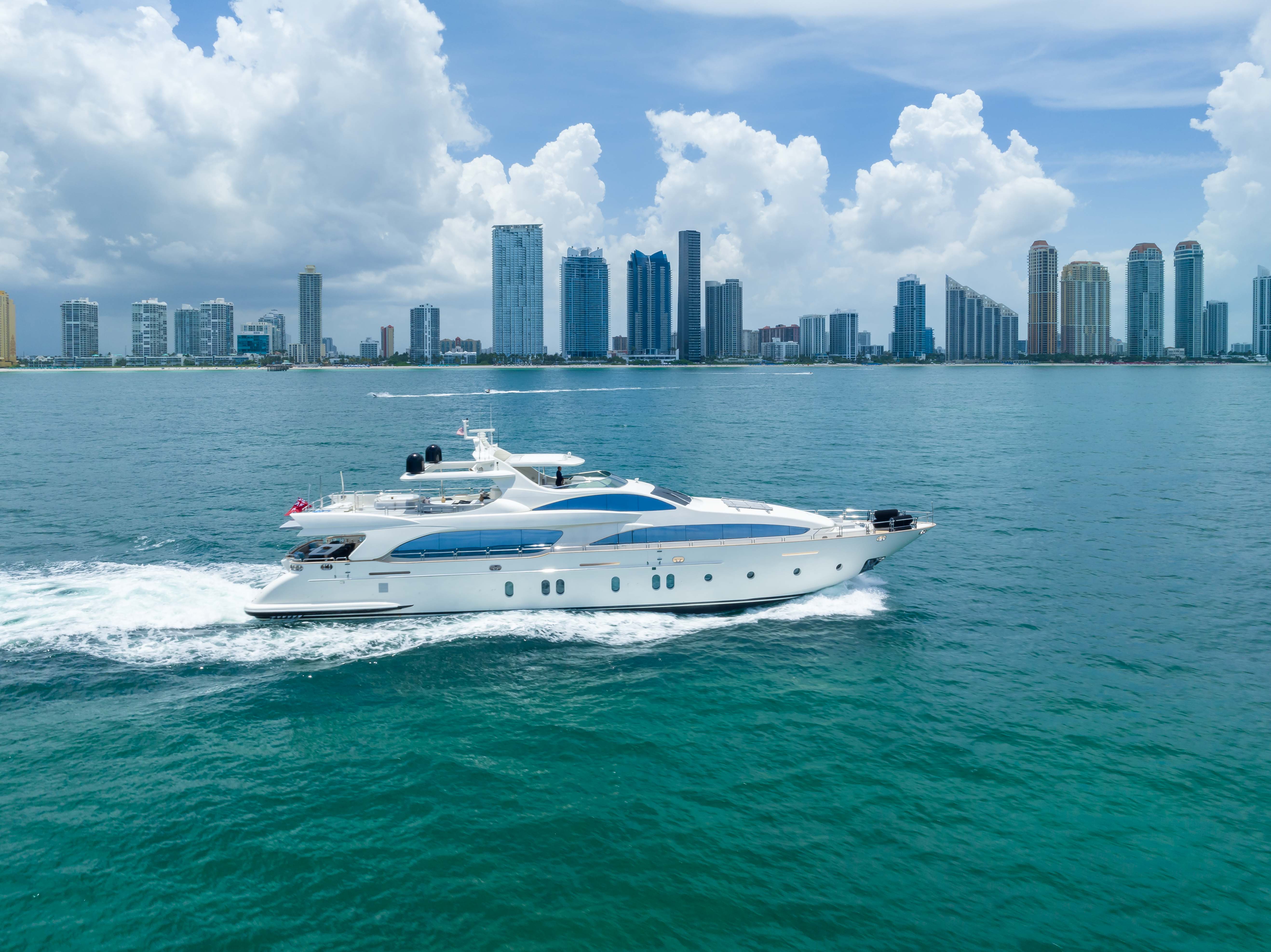 116ft Azimut yacht rental Miami - flybridge with panoramic views of Miami skyline