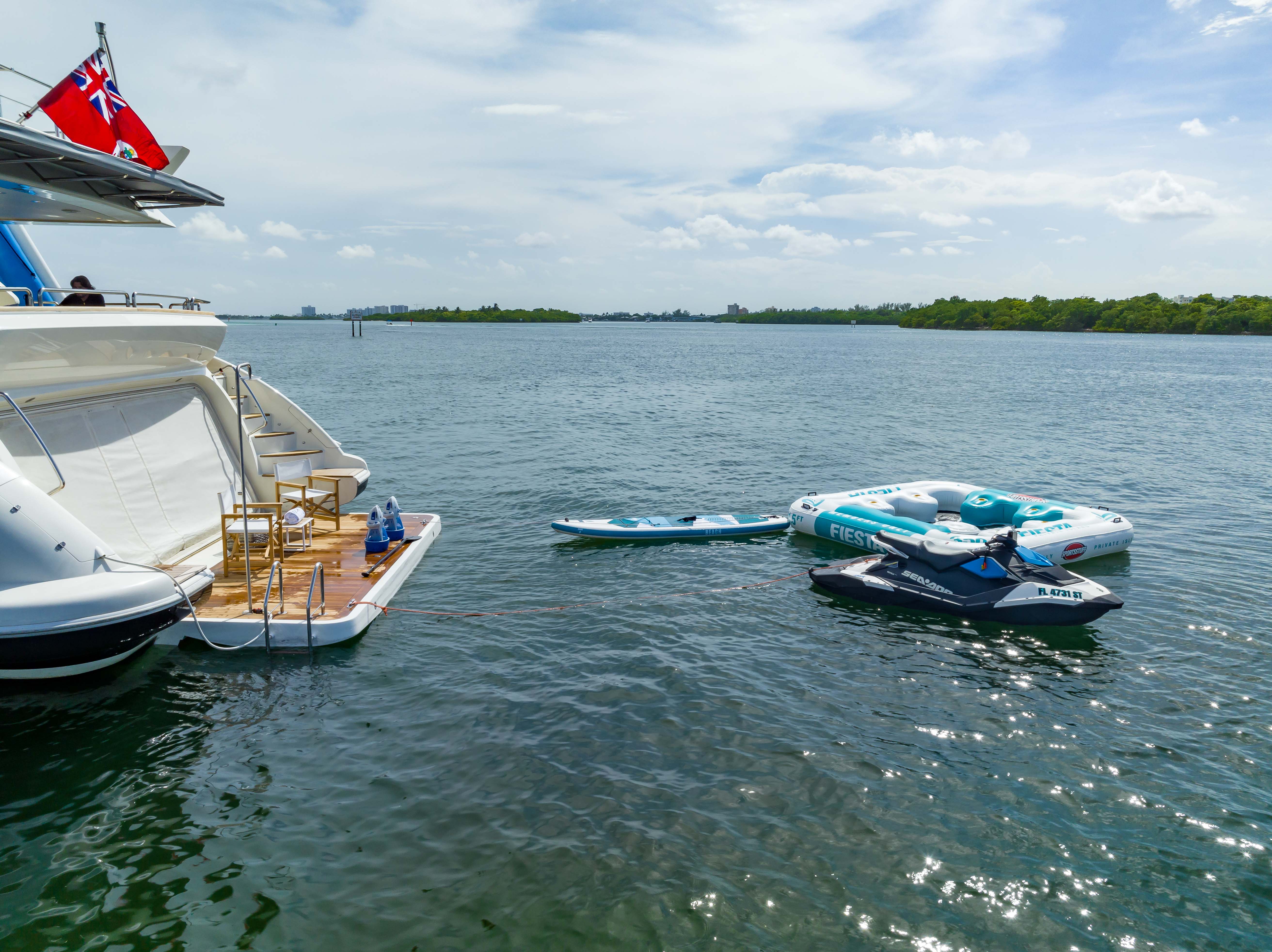116ft Azimut yacht rental Miami - stern swim platform with water access for snorkeling