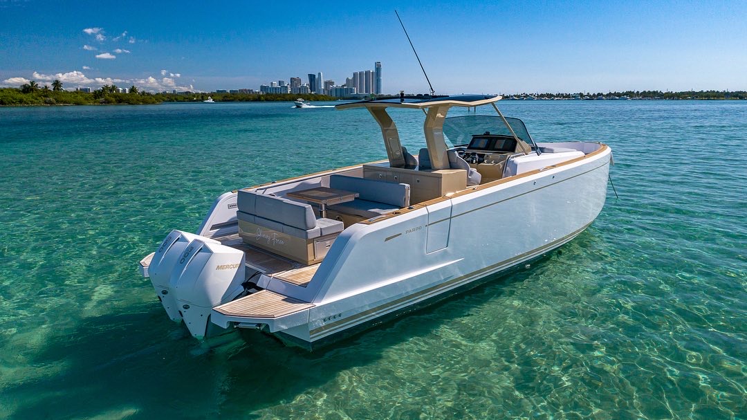 40ft Pardo yacht rental Miami - premium amenities and entertainment system