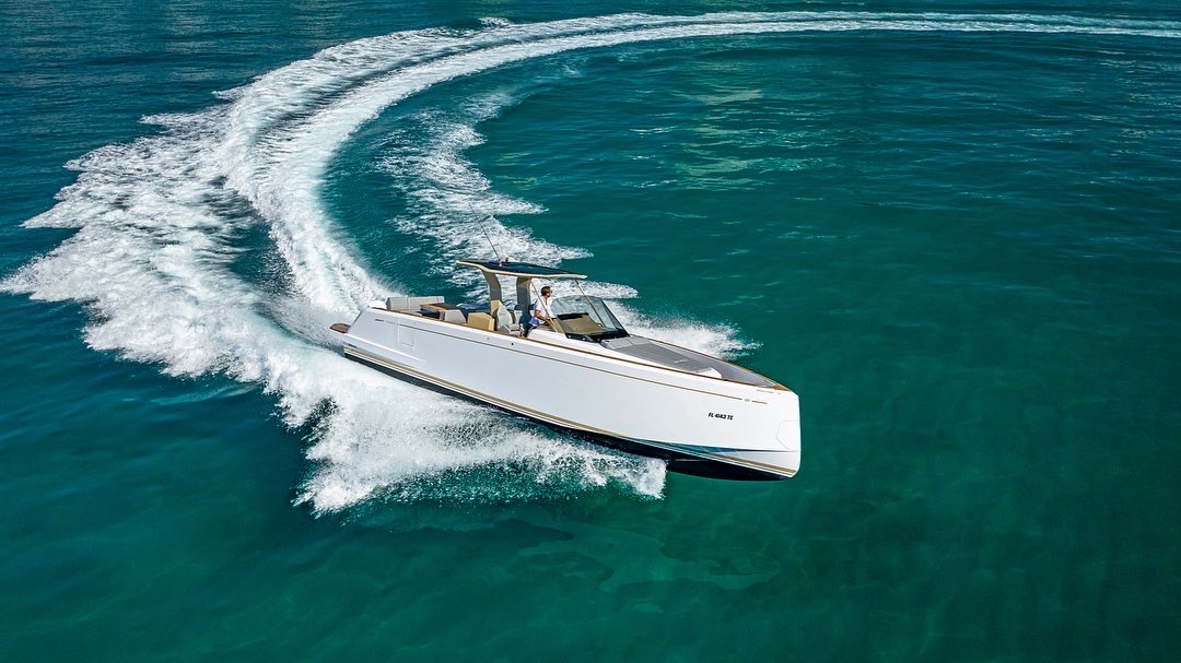 40ft Pardo yacht rental Miami - stern swim platform with water access for snorkeling