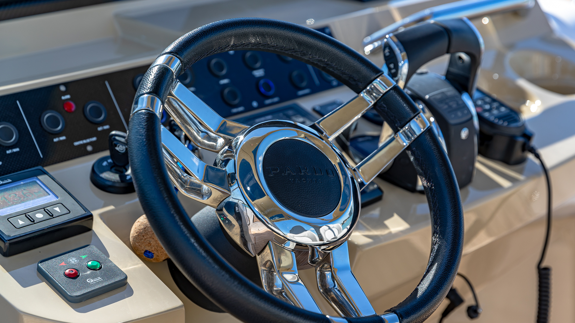 40ft Pardo yacht rental Miami - navigation bridge and helm station