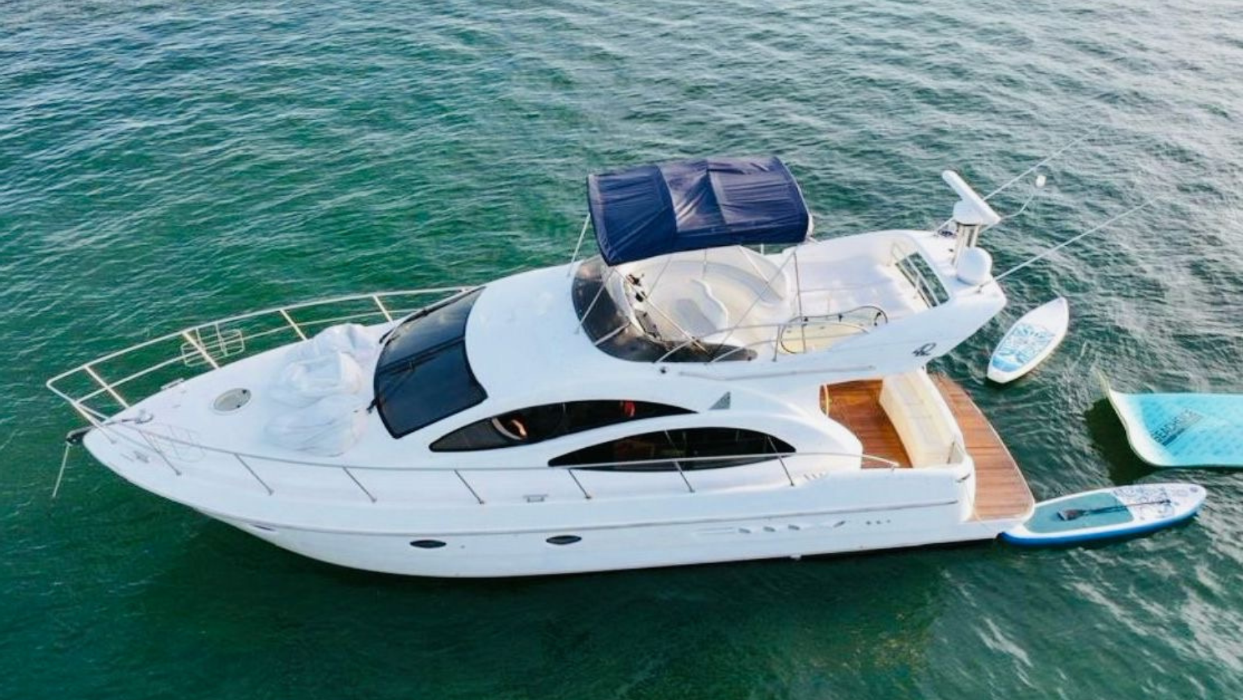 45ft Azimut M luxury yacht charter Miami - exterior view perfect for parties and celebrations
