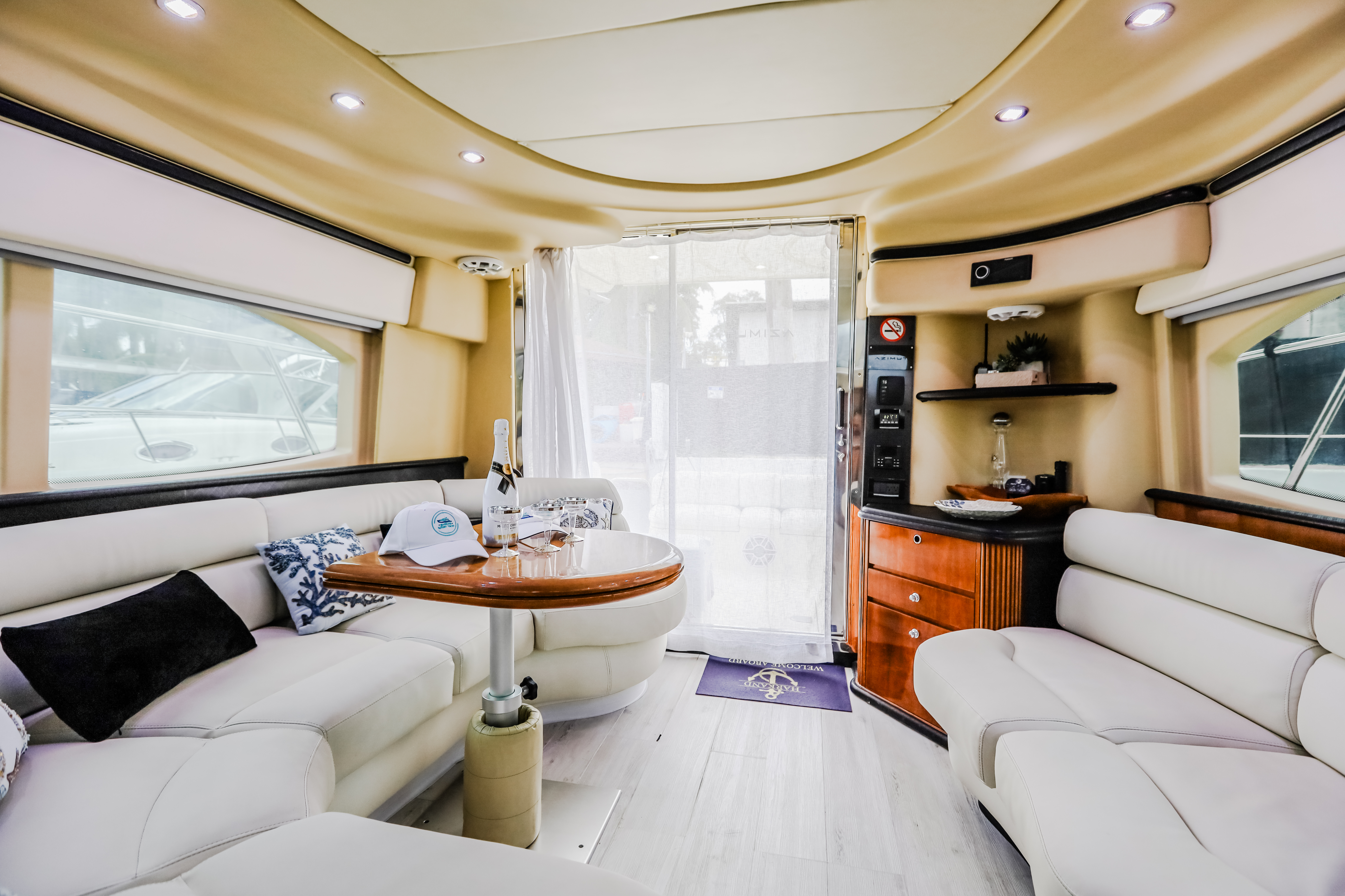 45ft Azimut L yacht rental Miami - navigation bridge and helm station