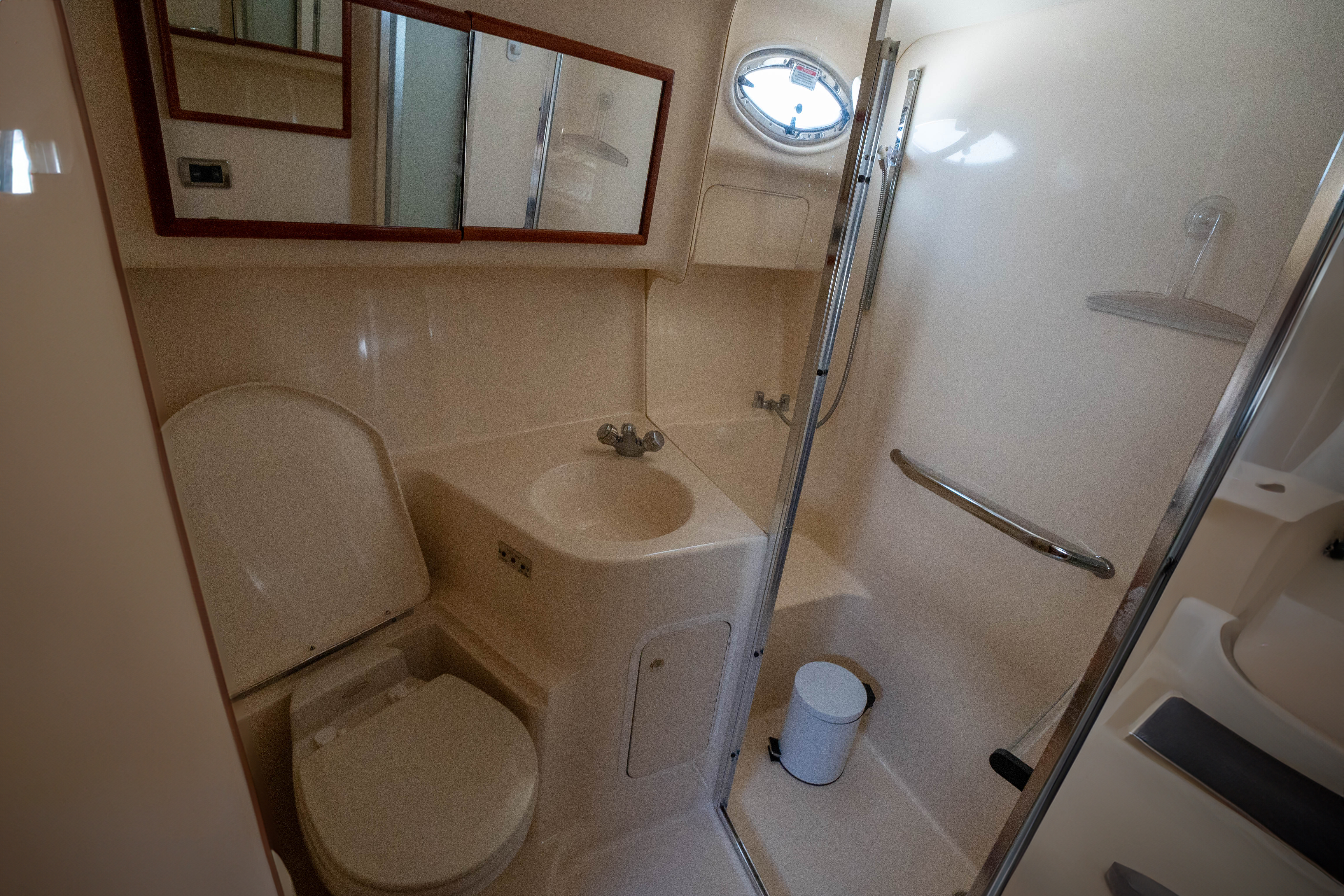 50ft Searay Fly yacht rental Miami - comfortable lounge area for group celebrations