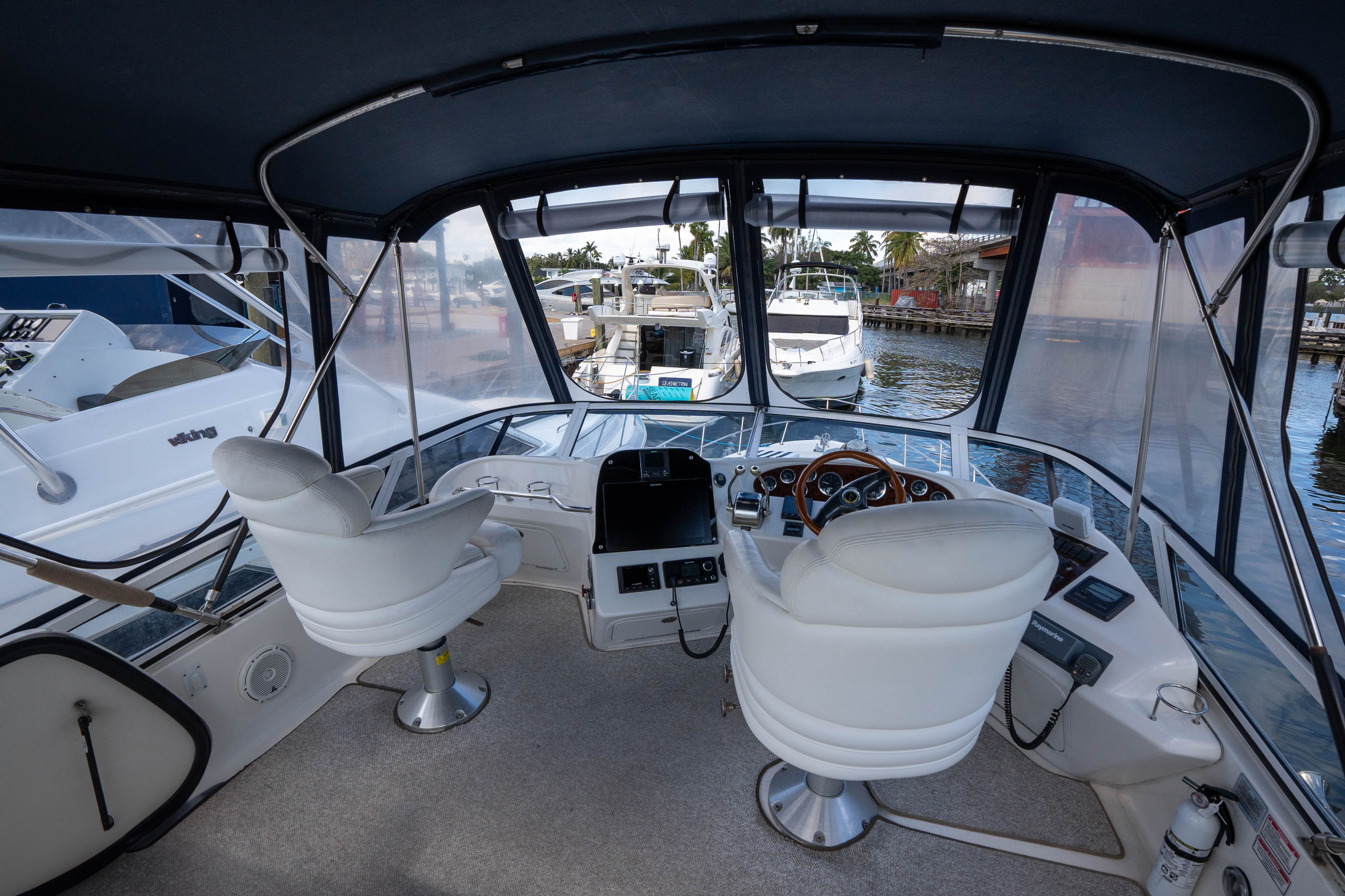 50ft Searay Fly yacht rental Miami - navigation bridge and helm station