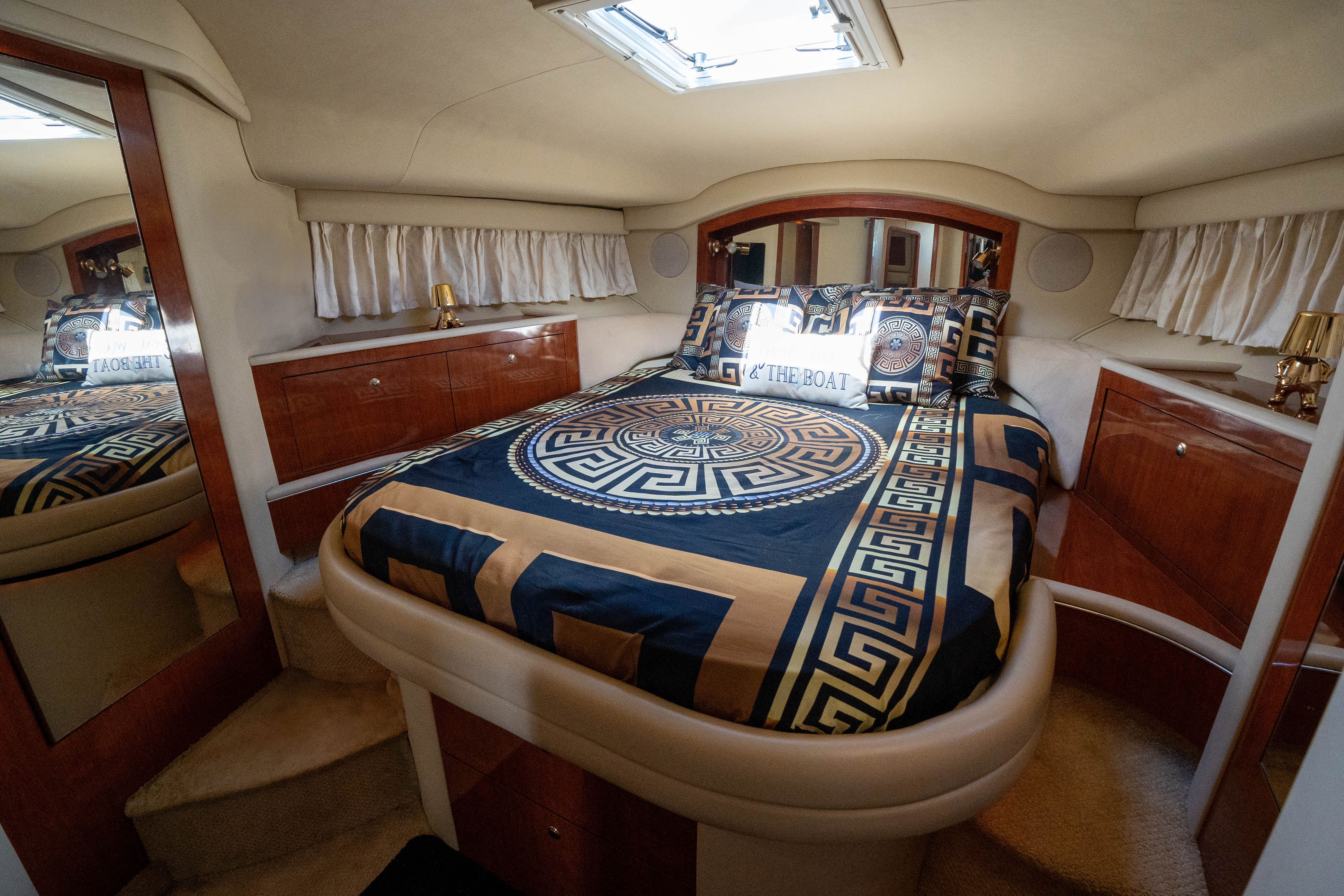 50ft Searay Fly yacht rental Miami - stern swim platform with water access for snorkeling