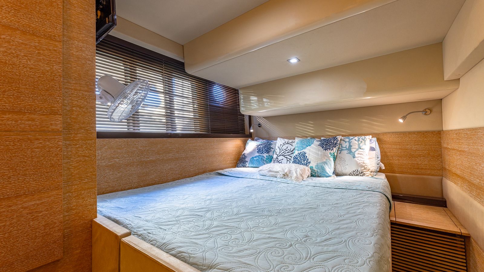 55ft Azimut F yacht rental Miami - comfortable lounge area for group celebrations