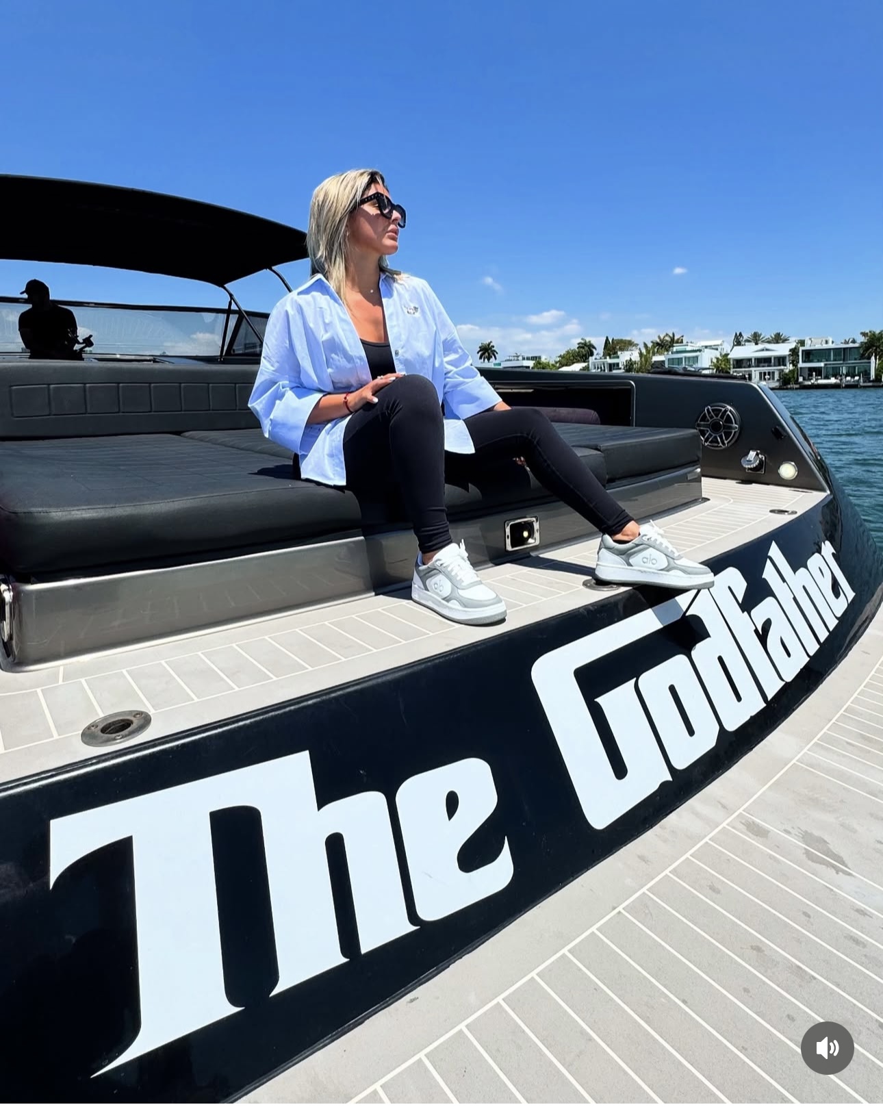 55ft Van Dutch yacht rental Miami - navigation bridge and helm station