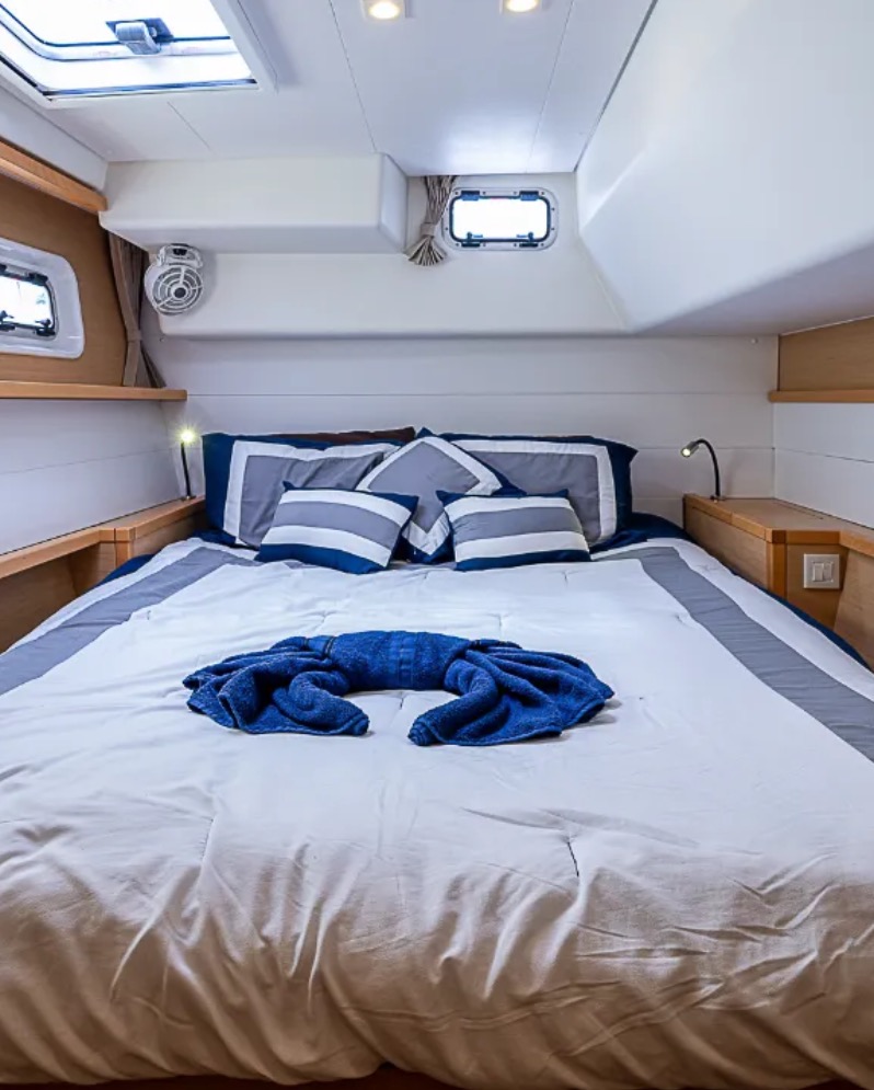 45ft Lagoon 450F (2018) yacht rental Miami - flybridge with panoramic views of Miami skyline