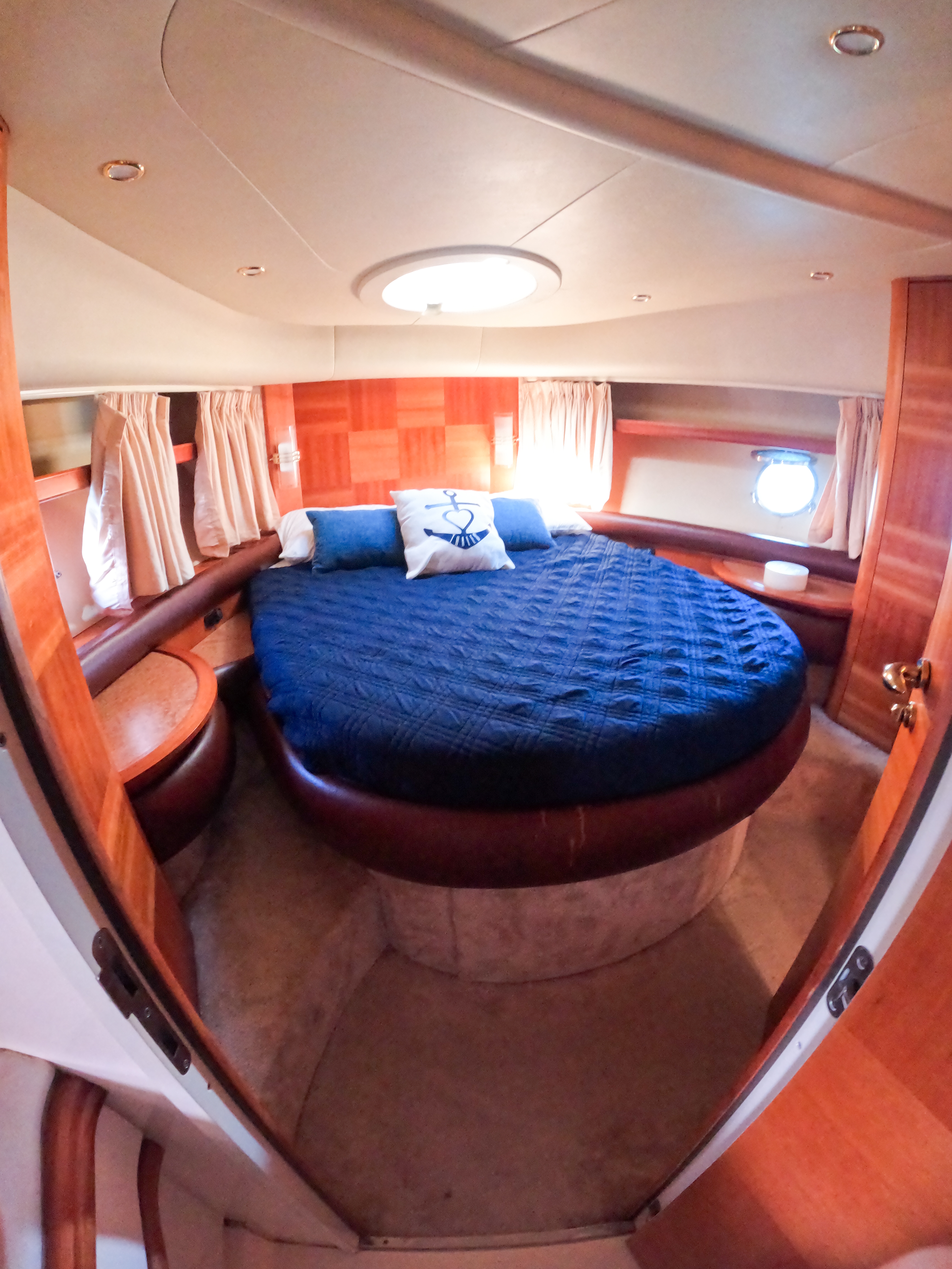 60ft Azimut Ross yacht rental Miami - stern swim platform with water access for snorkeling