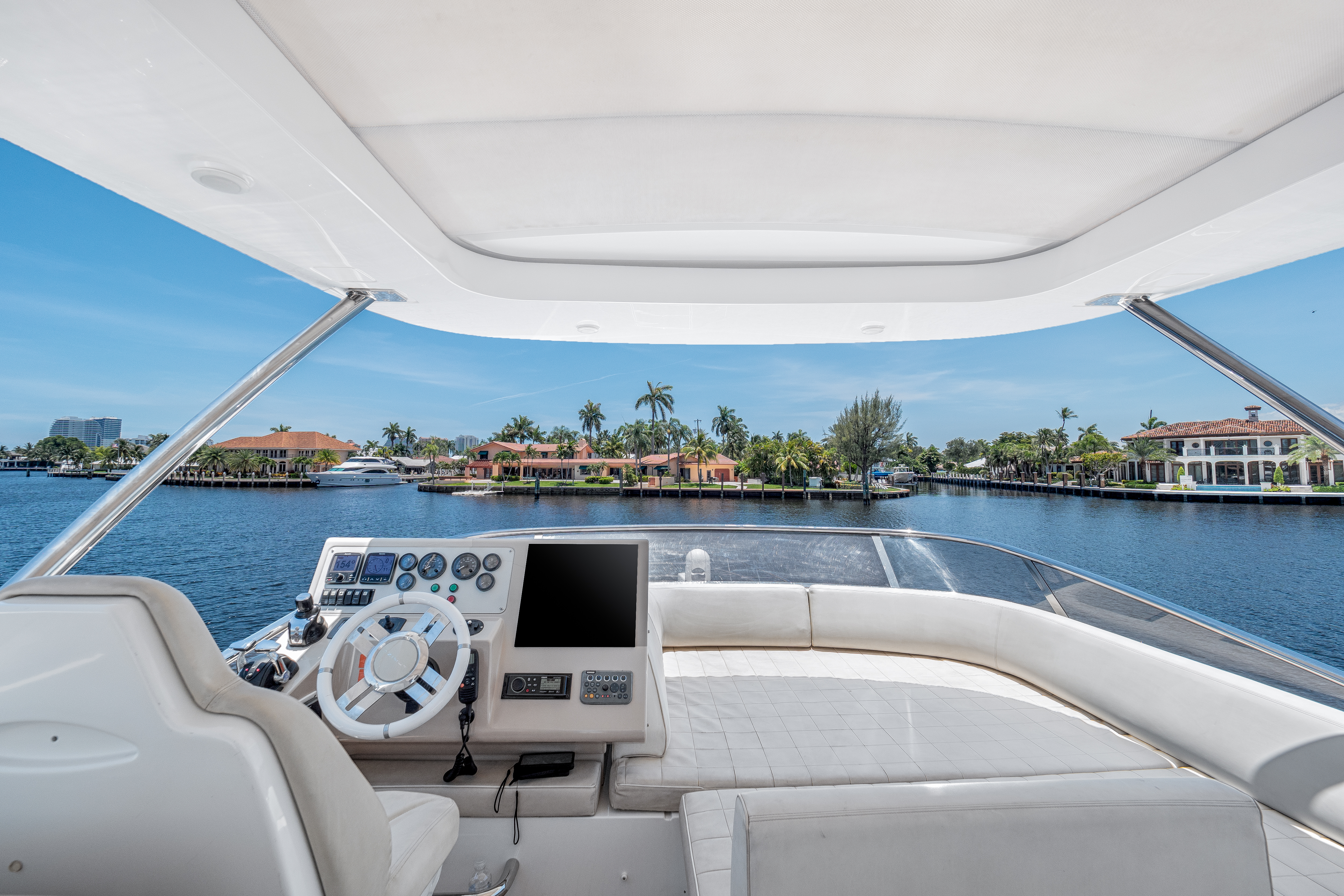 64ft Azimut - FLL yacht rental Miami - spacious deck area ideal for sunset cruises and bachelorette parties