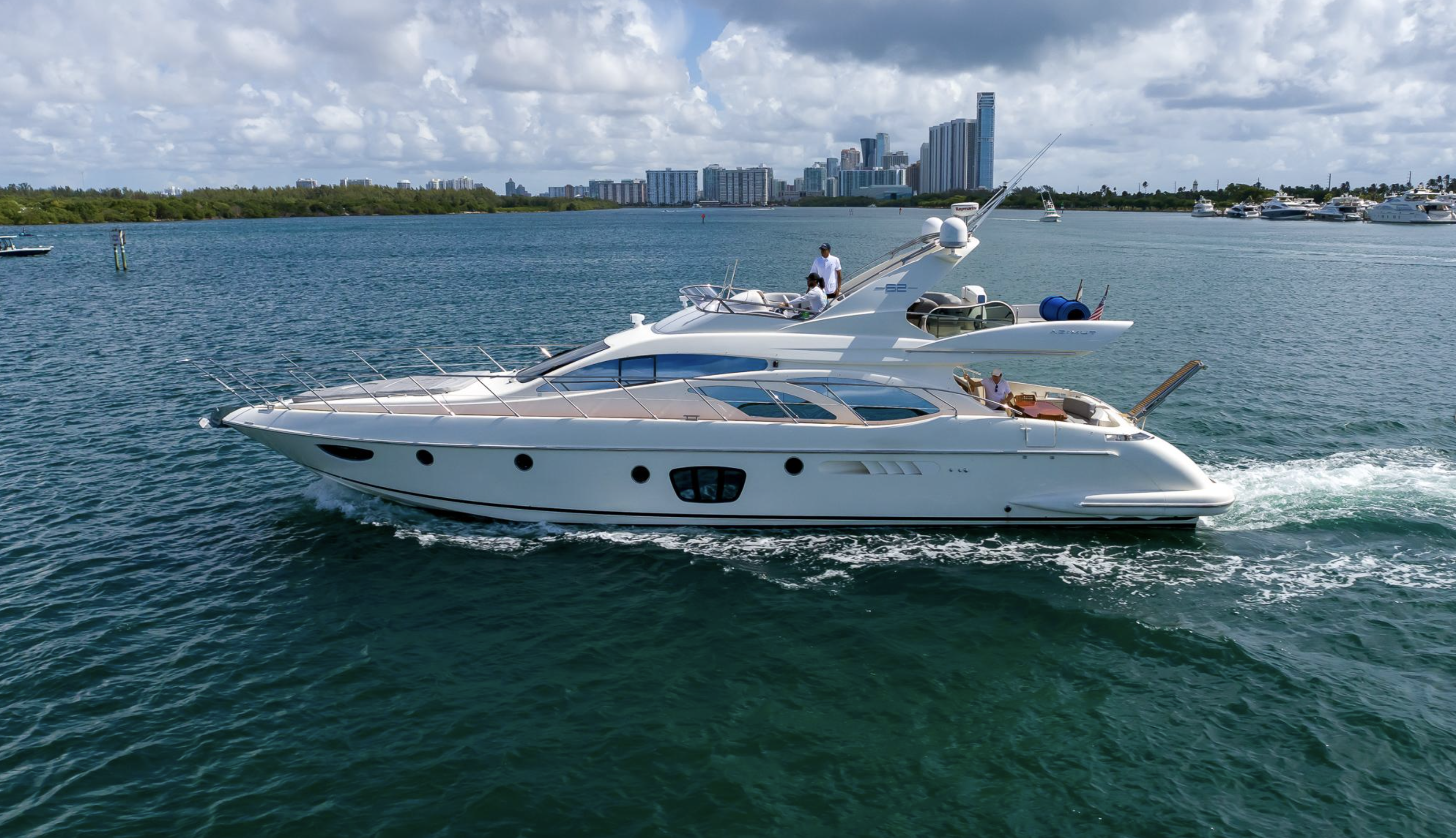 65ft Azimut VC luxury yacht charter Miami - exterior view perfect for parties and celebrations