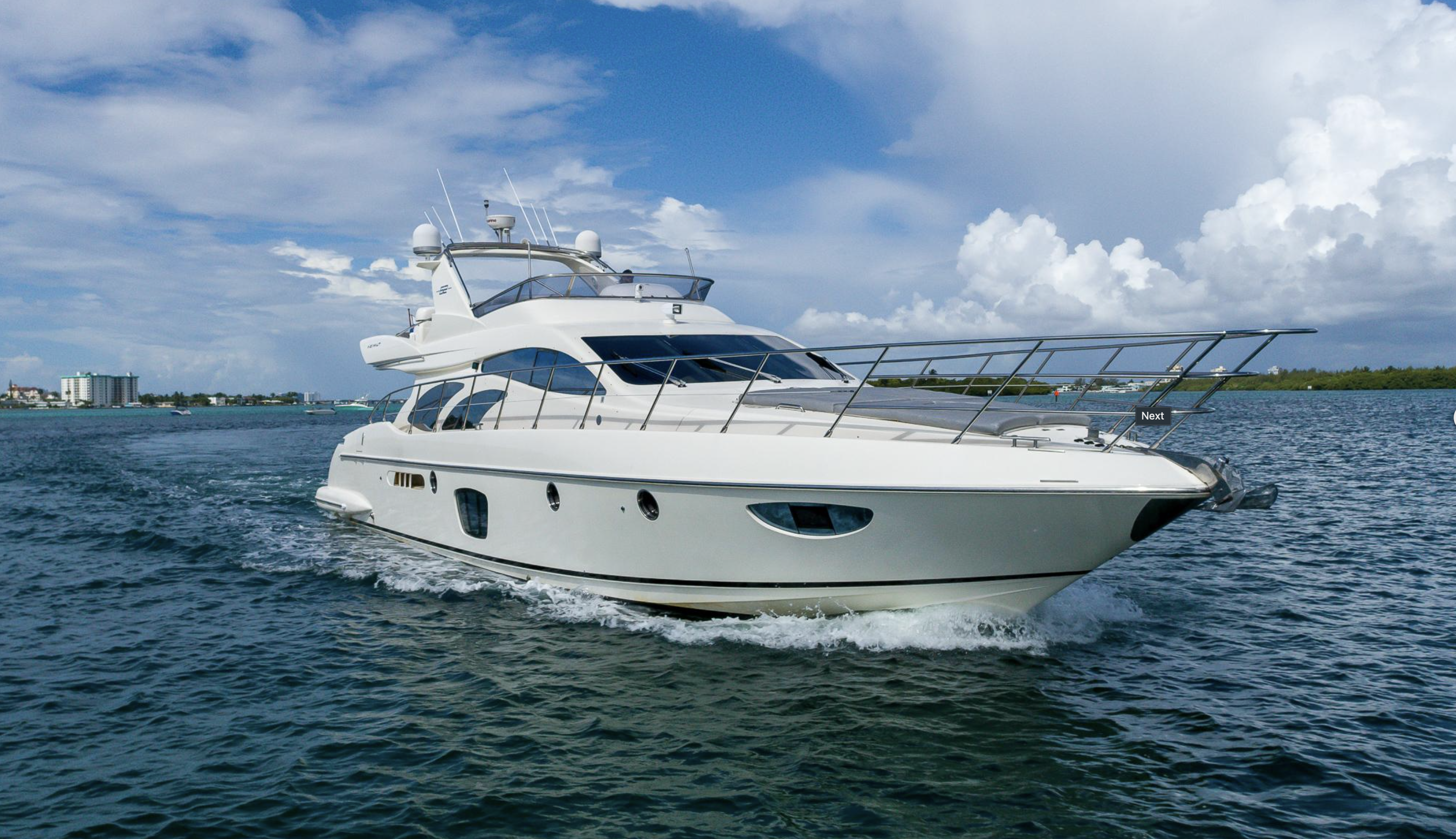 65ft Azimut VC yacht rental Miami - stern swim platform with water access for snorkeling