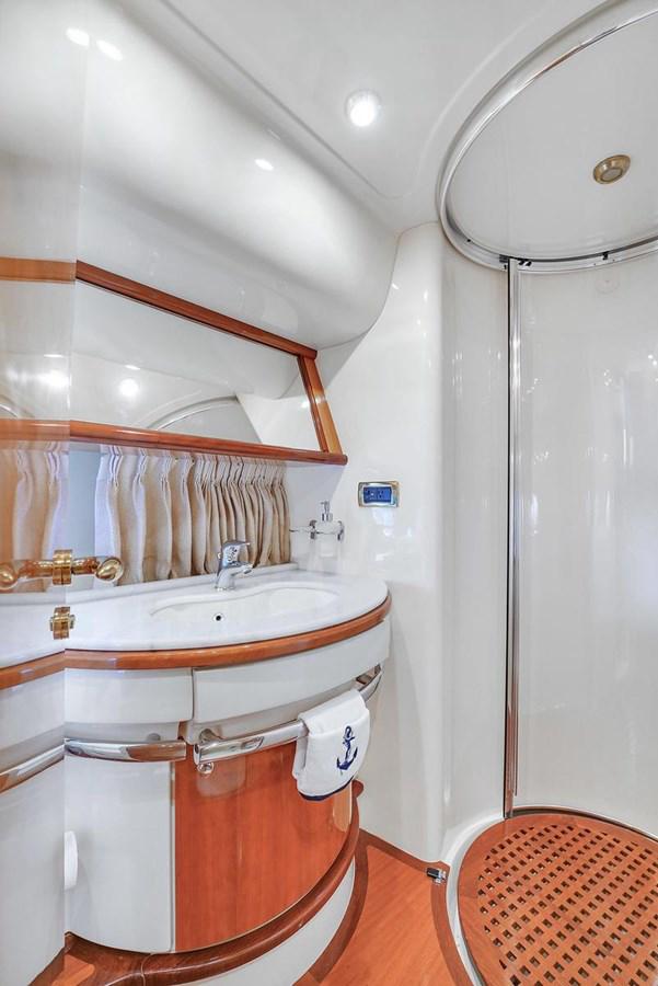 65ft Azimut VC yacht rental Miami - flybridge with panoramic views of Miami skyline