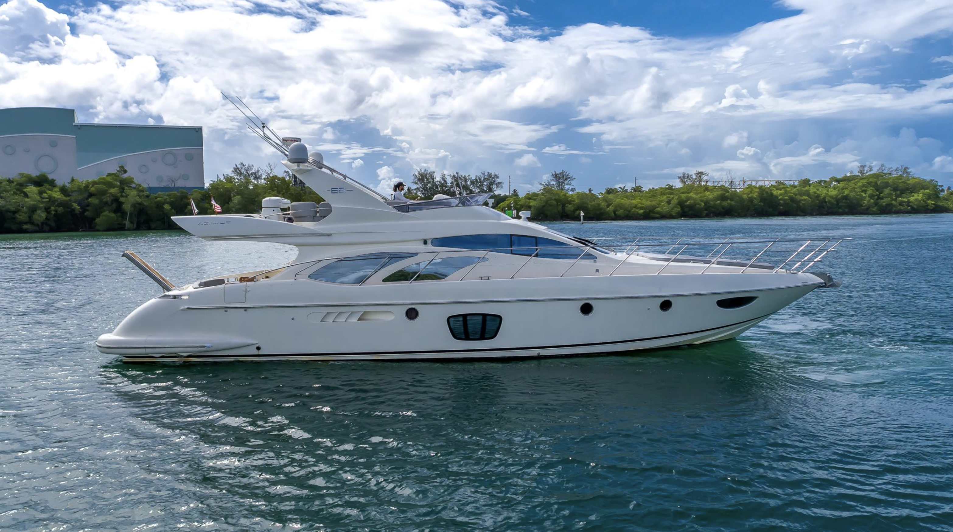 65ft Azimut VC yacht rental Miami - comfortable lounge area for group celebrations