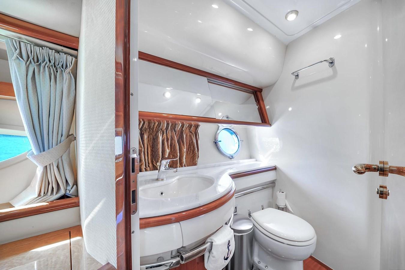 65ft Azimut VC yacht rental Miami - bow seating area perfect for sunbathing and relaxation