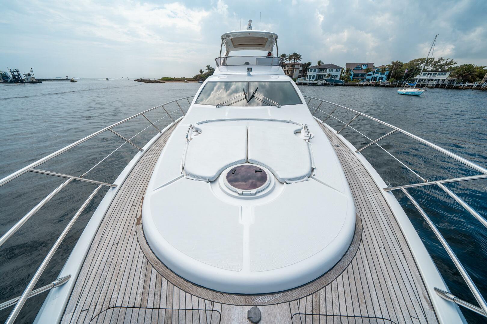 70ft Azimut W yacht rental Miami - stern swim platform with water access for snorkeling