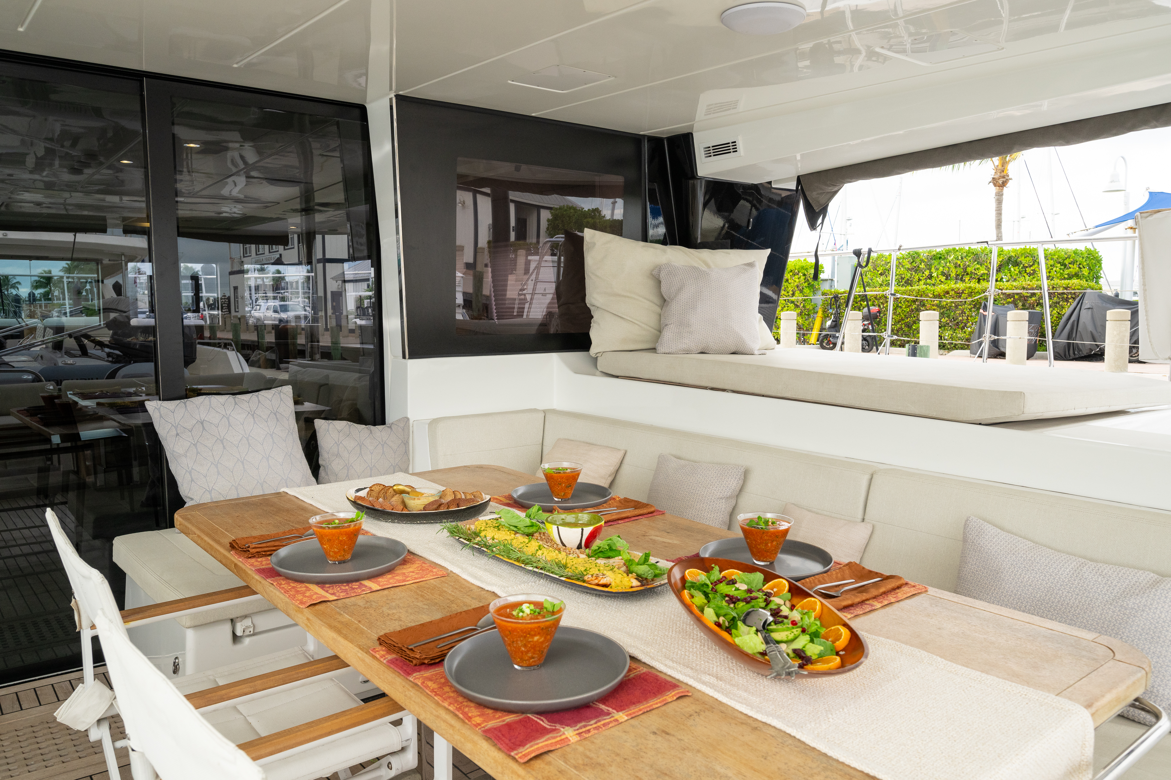 70ft Lagoon (2020) yacht rental Miami - stern swim platform with water access for snorkeling