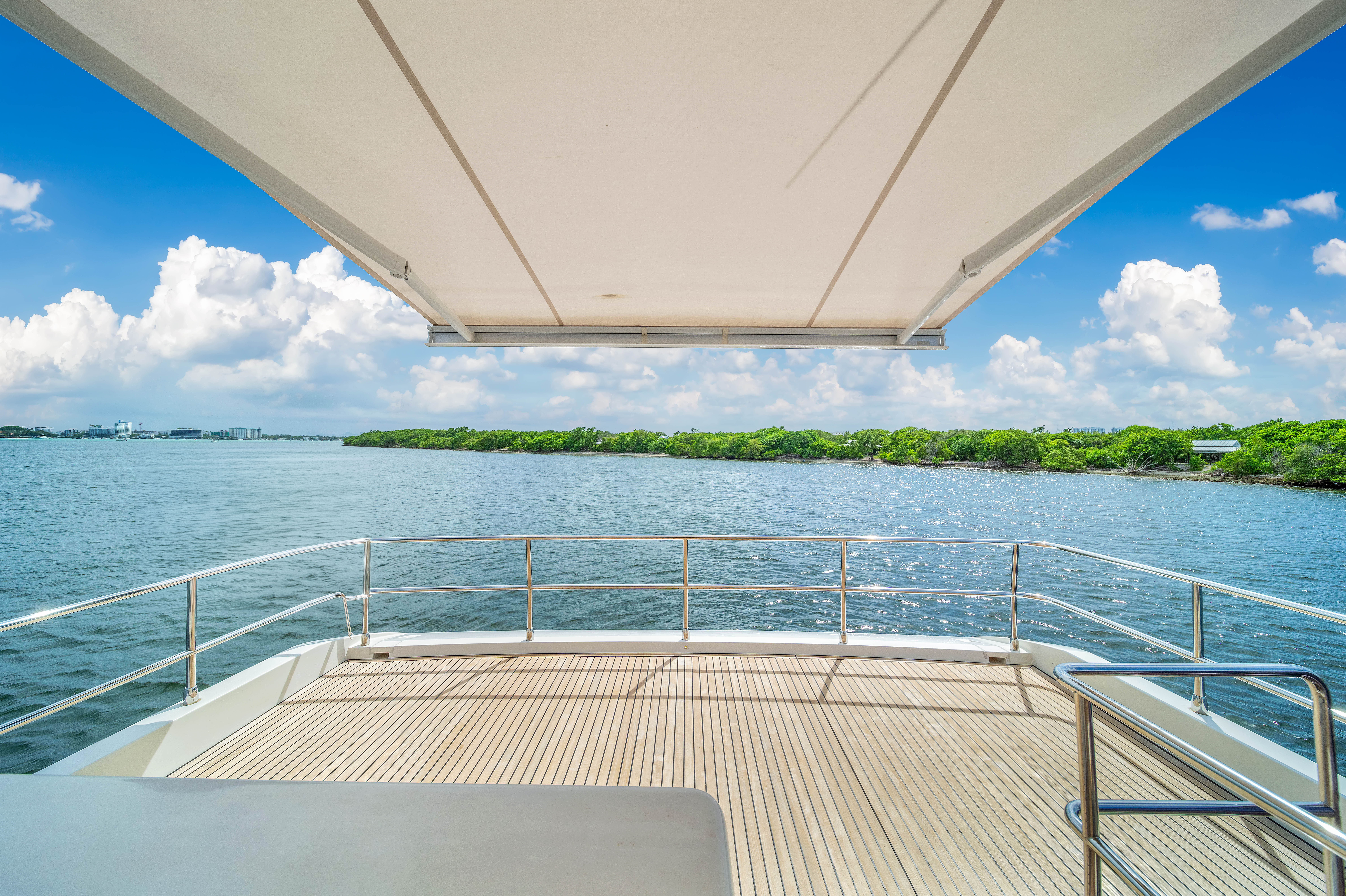 75ft Prestige yacht rental Miami - stern swim platform with water access for snorkeling
