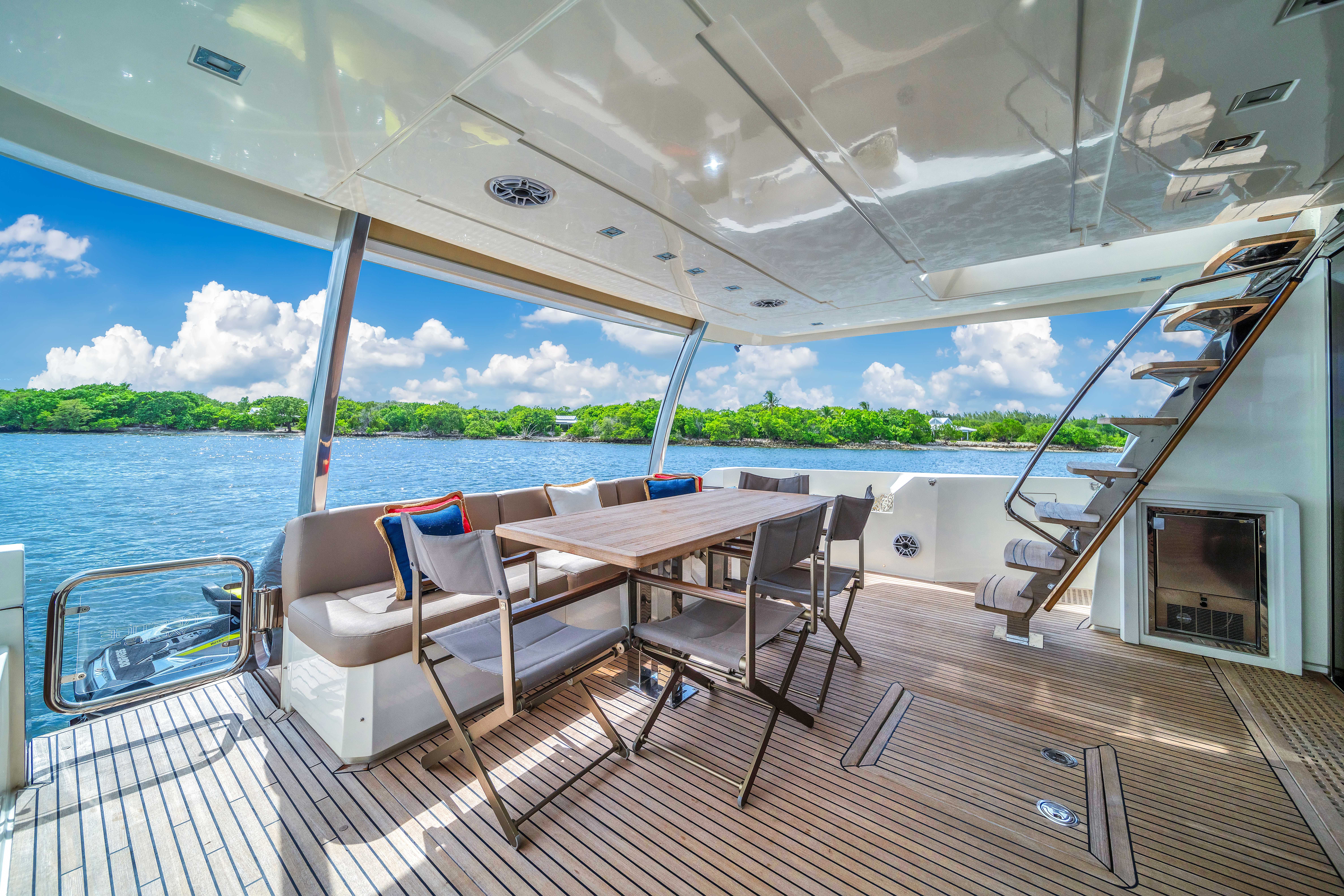 75ft Prestige yacht rental Miami - navigation bridge and helm station