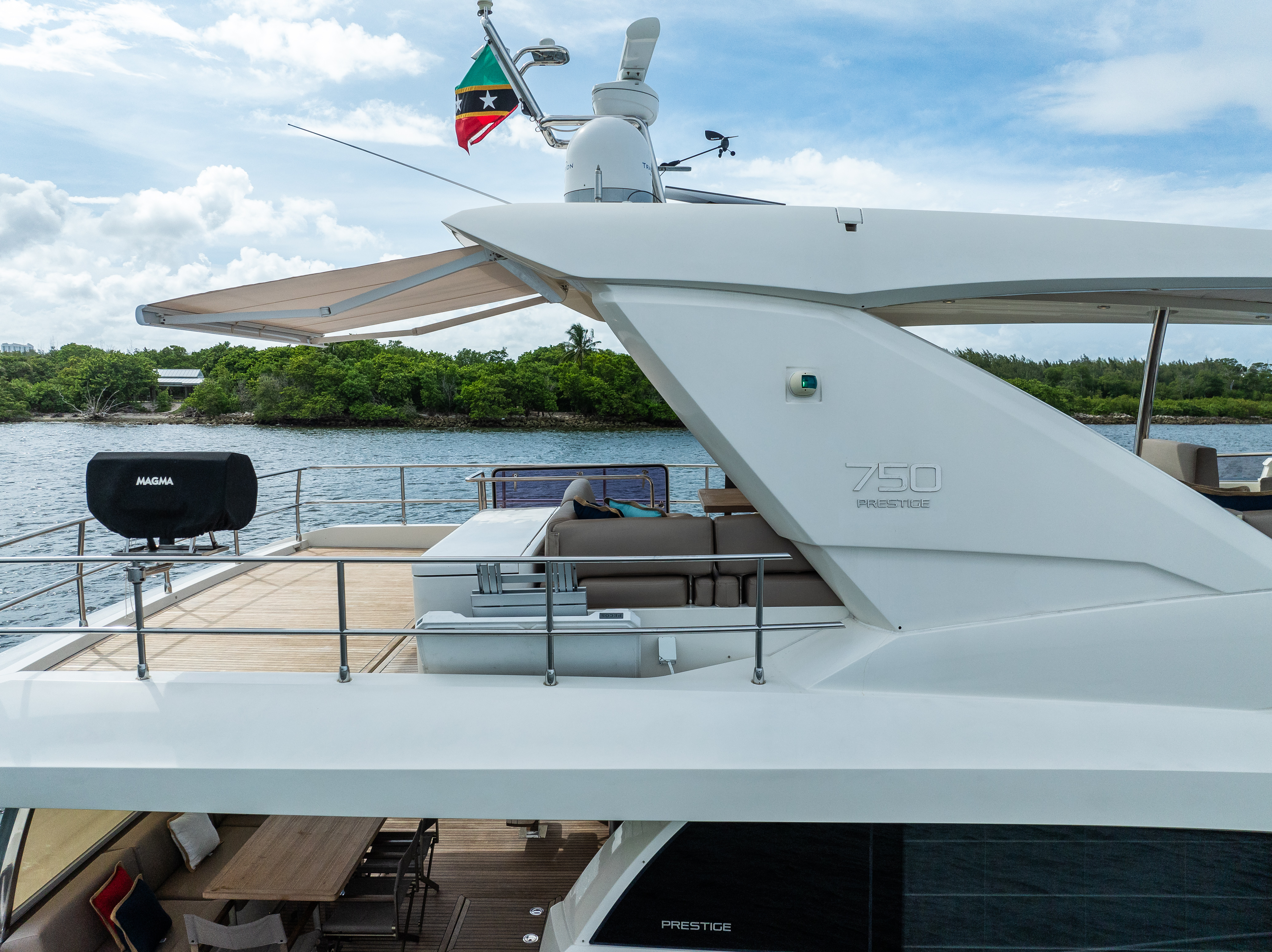 75ft Prestige yacht rental Miami - stern swim platform with water access for snorkeling