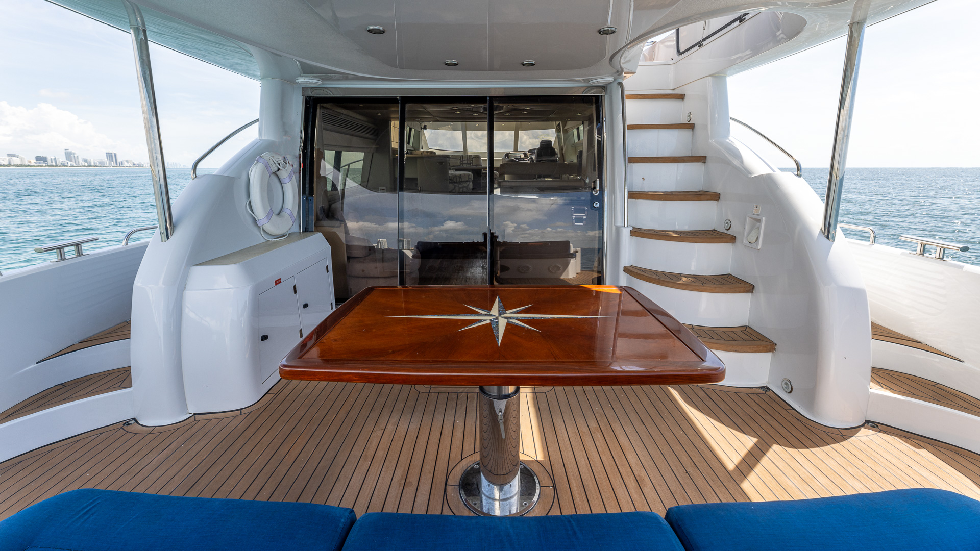 80ft Sunseeker yacht rental Miami - stern swim platform with water access for snorkeling