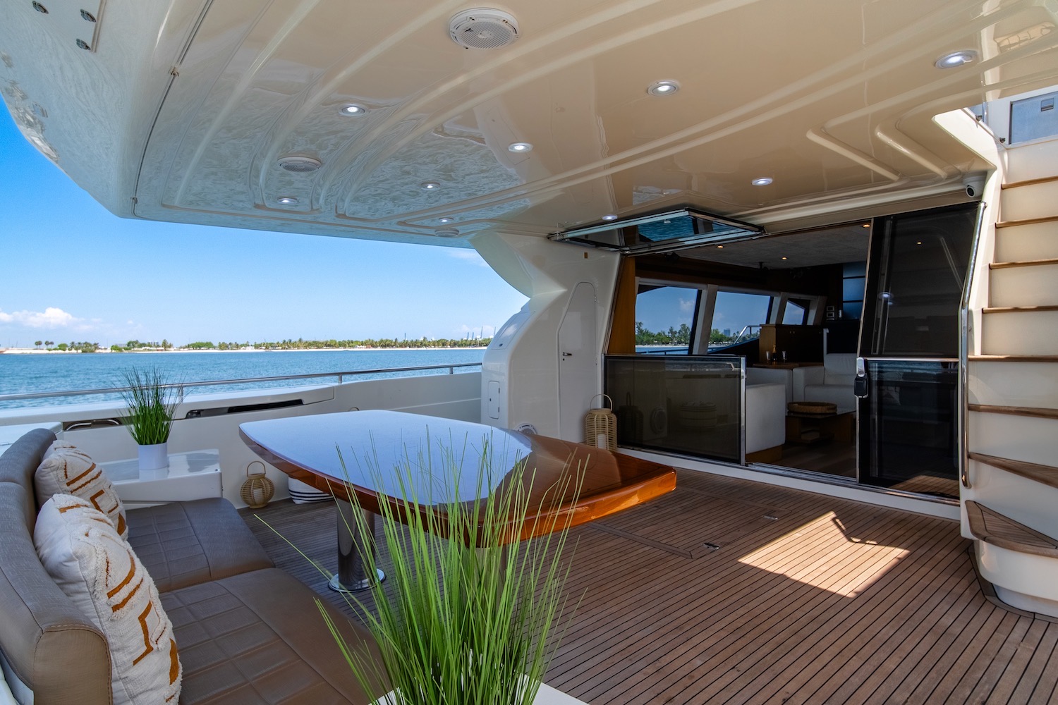 85ft Ferretti yacht rental Miami - stern swim platform with water access for snorkeling