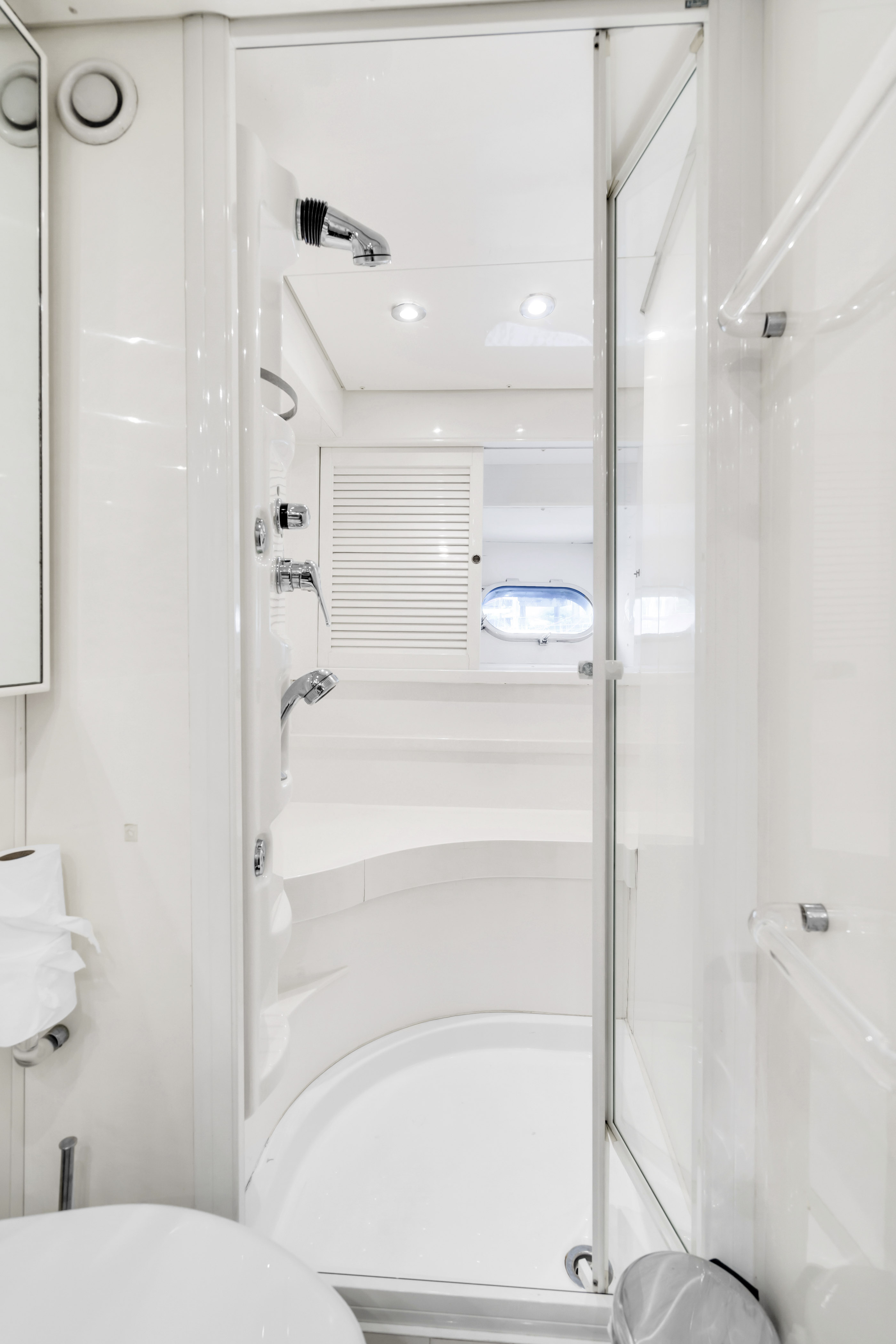 85ft Baia Panther yacht rental Miami - stern swim platform with water access for snorkeling