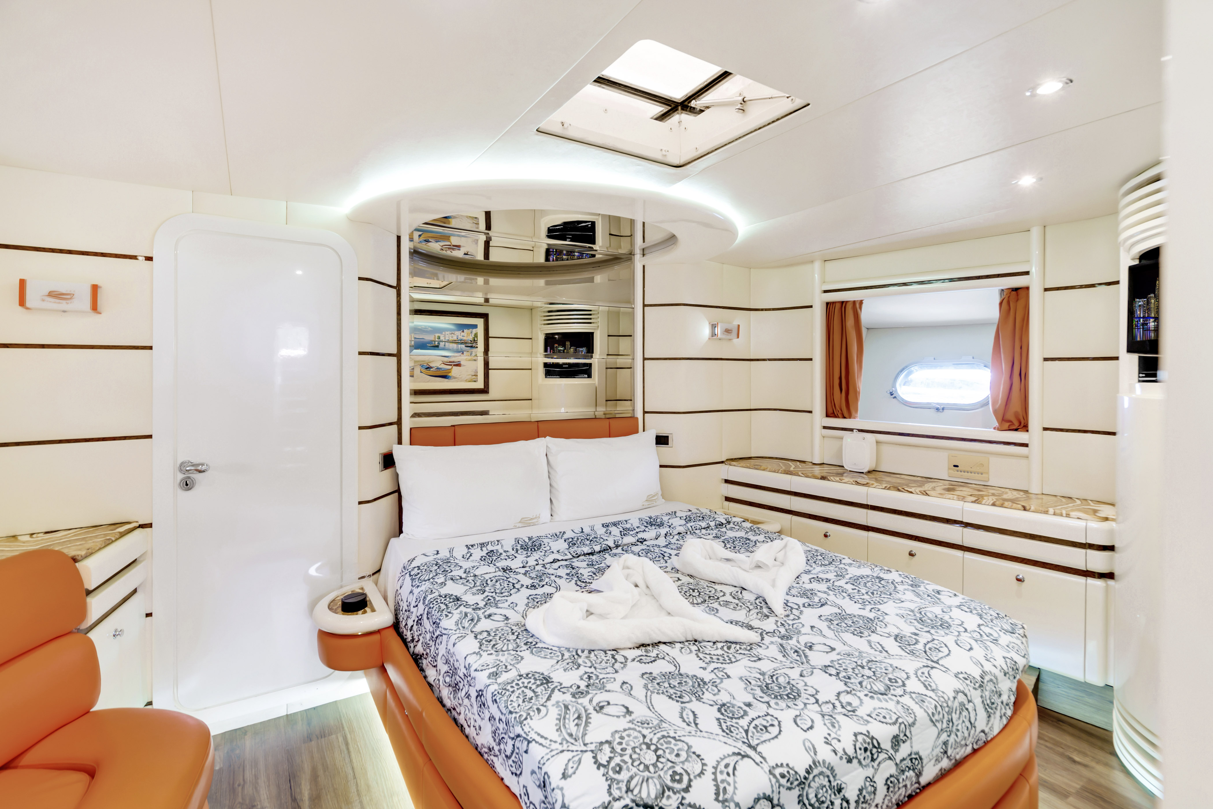 85ft Baia Panther yacht rental Miami - flybridge with panoramic views of Miami skyline