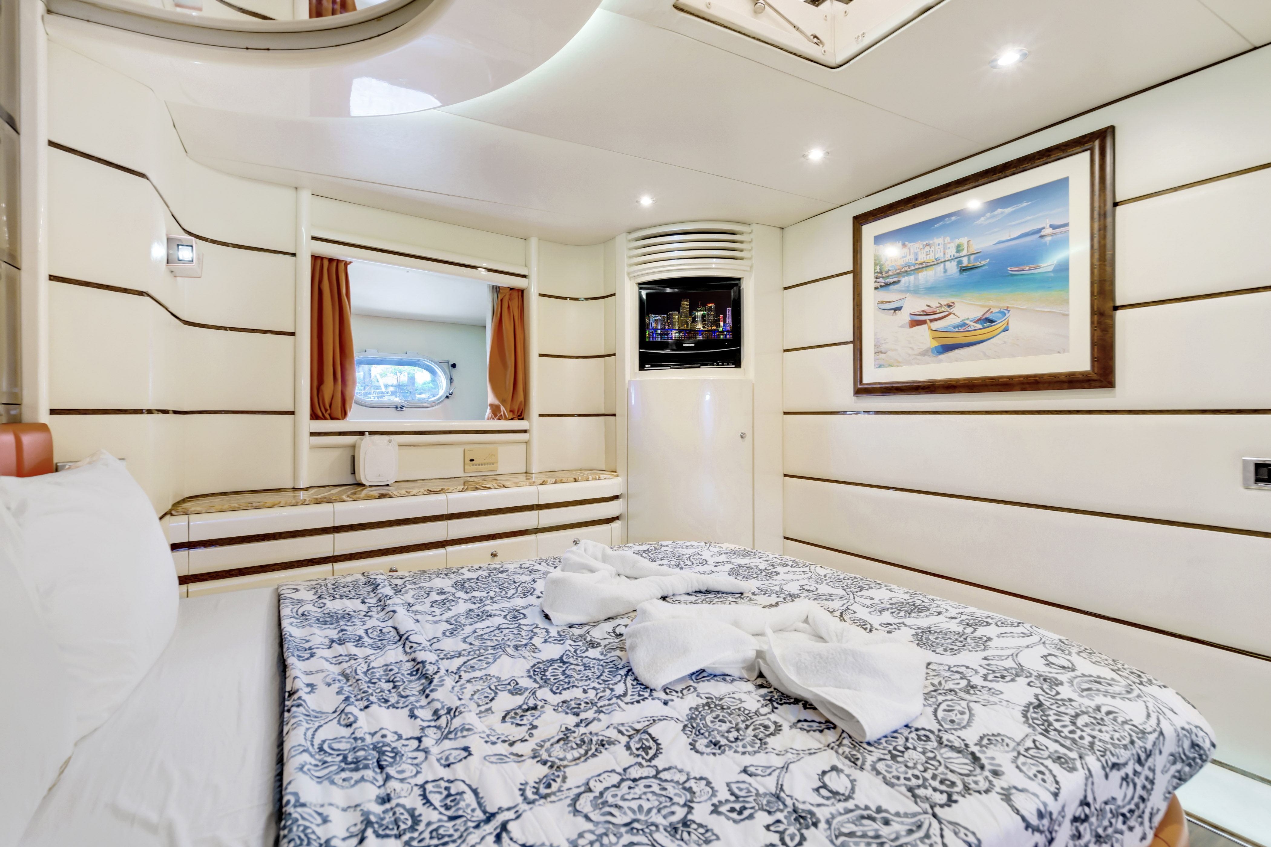 85ft Baia Panther yacht rental Miami - bow seating area perfect for sunbathing and relaxation