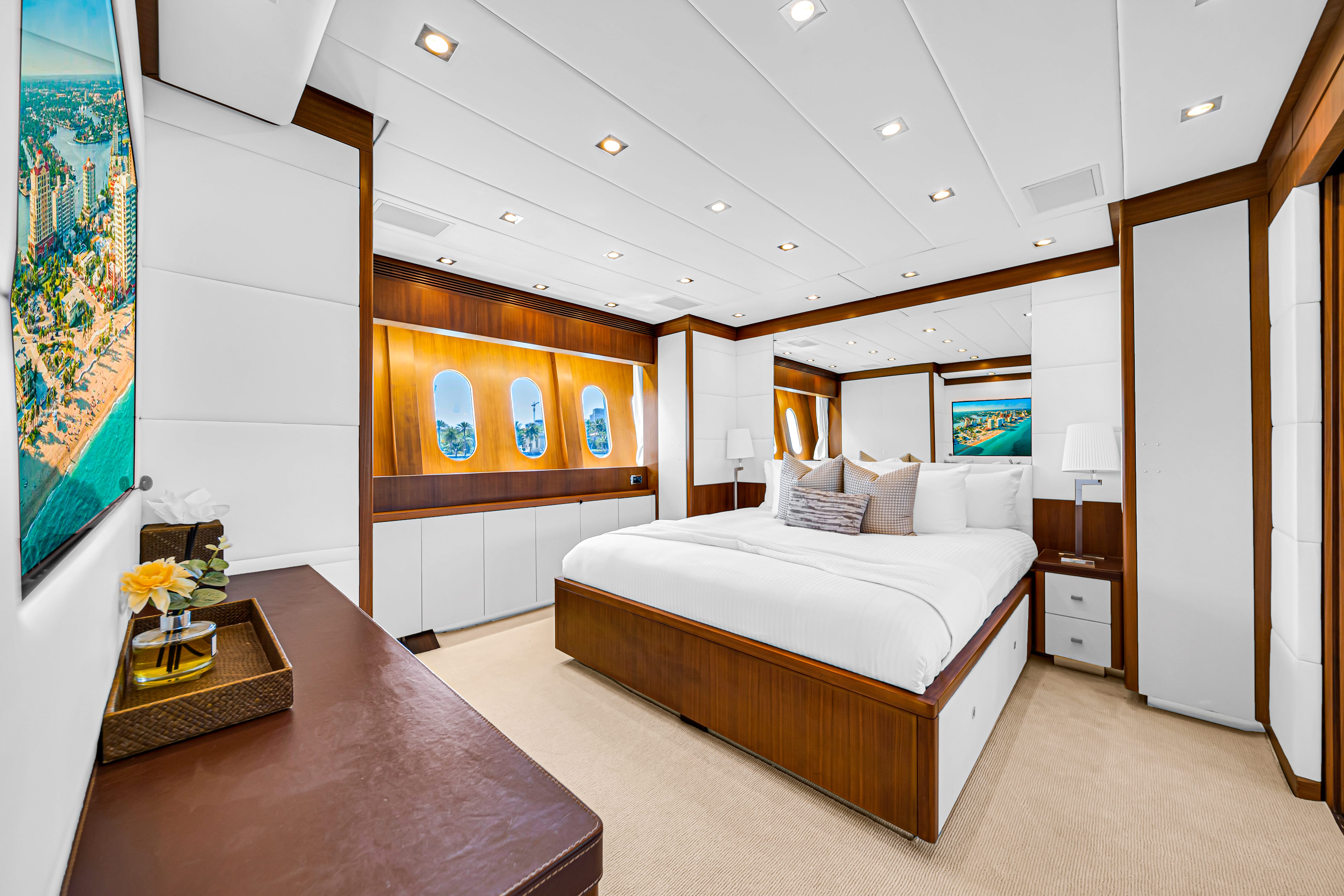 105ft Leopard (2022) yacht rental Miami - stern swim platform with water access for snorkeling