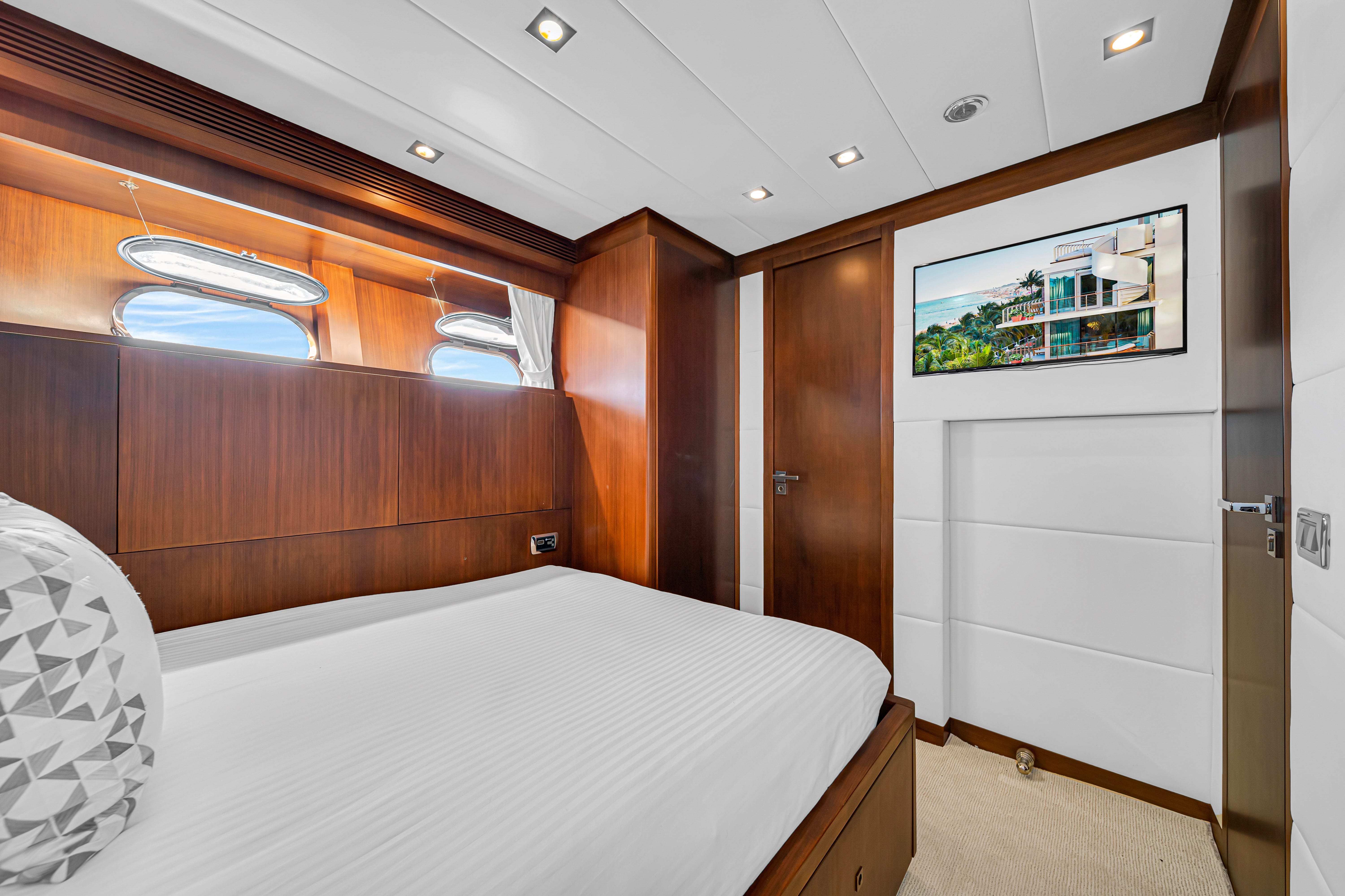 105ft Leopard (2022) yacht rental Miami - flybridge with panoramic views of Miami skyline
